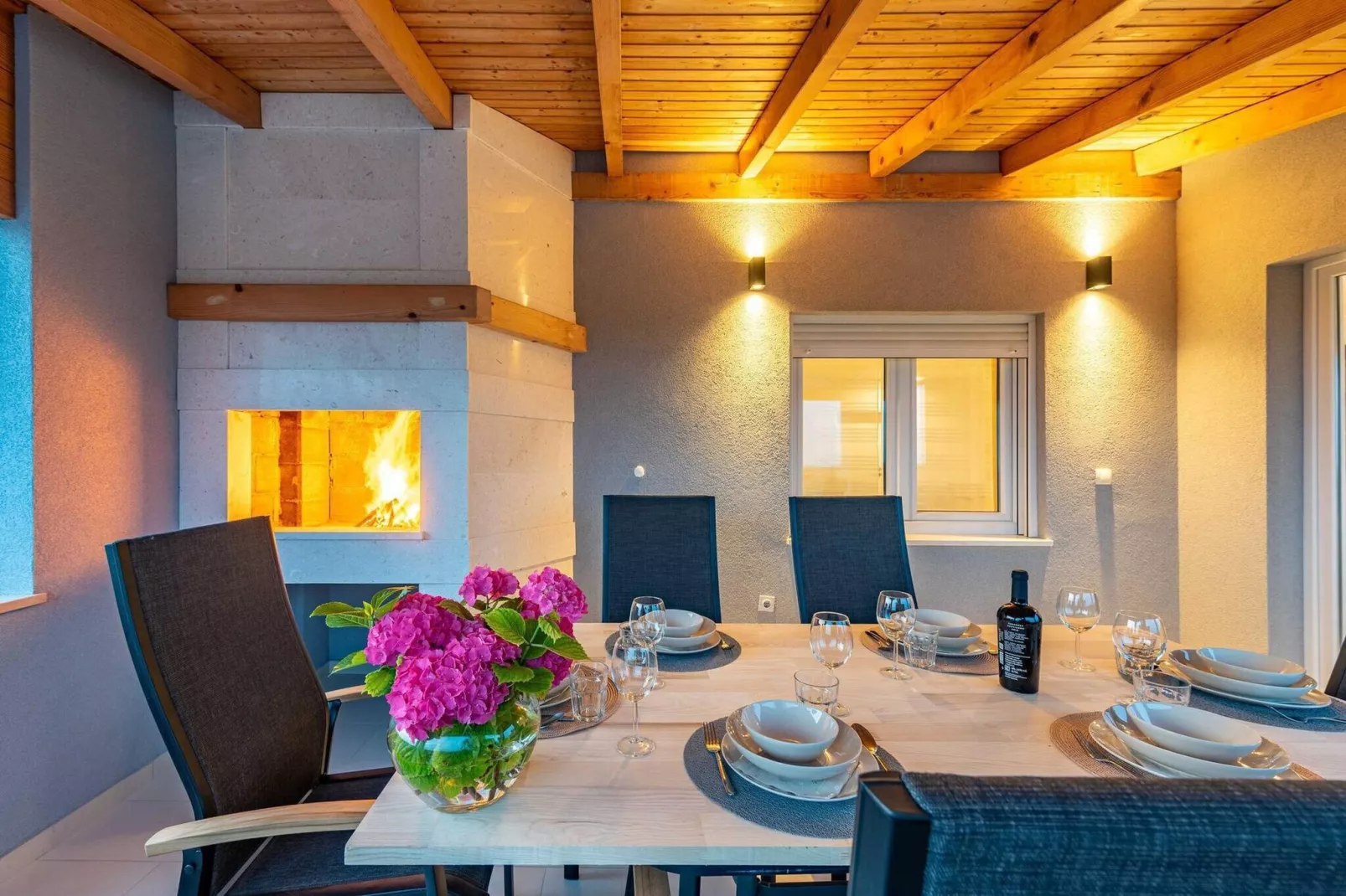 Villa Pezer with heated pool & sauna-Salle à manger