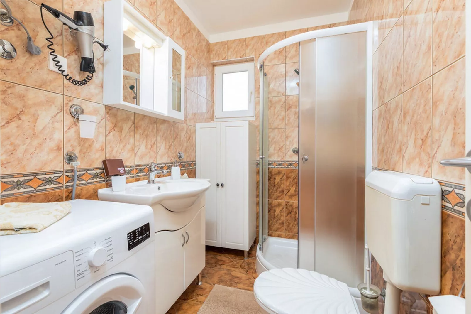 Apartment Dana - Two Bedroom Apartment with Terrace-Bathroom