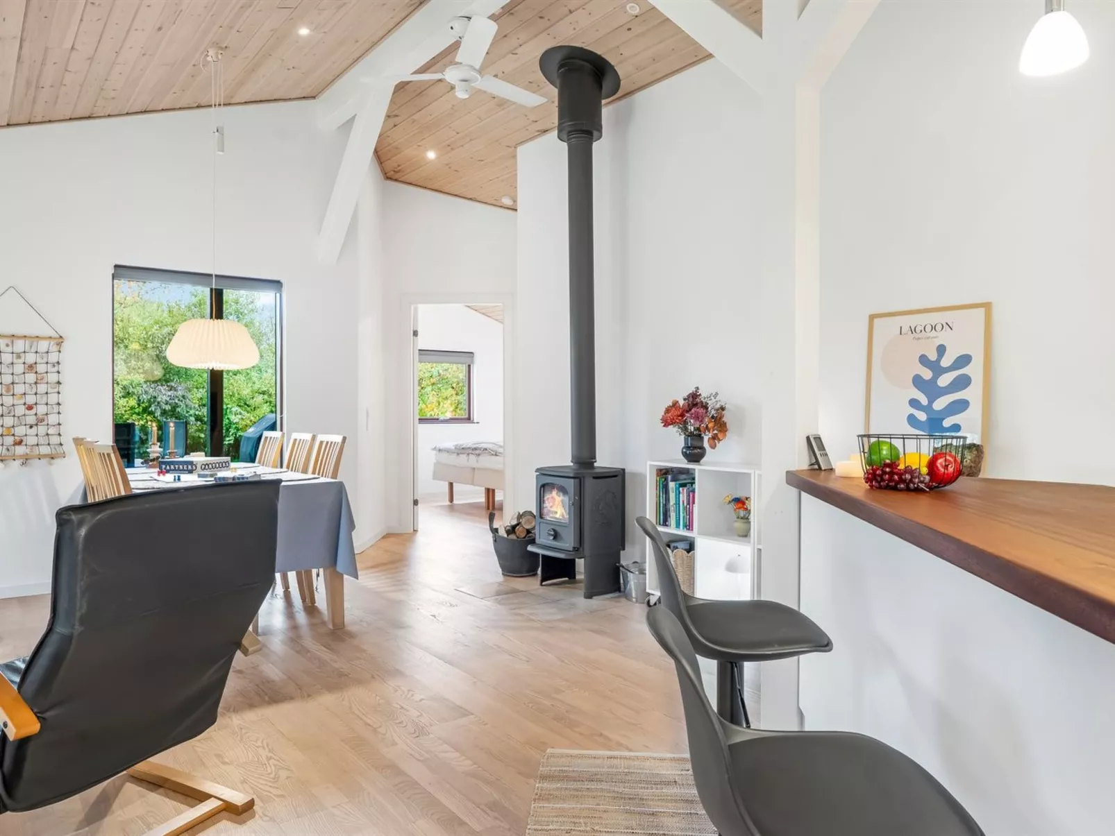 "Jaane" - 250m to the fjord-Inside