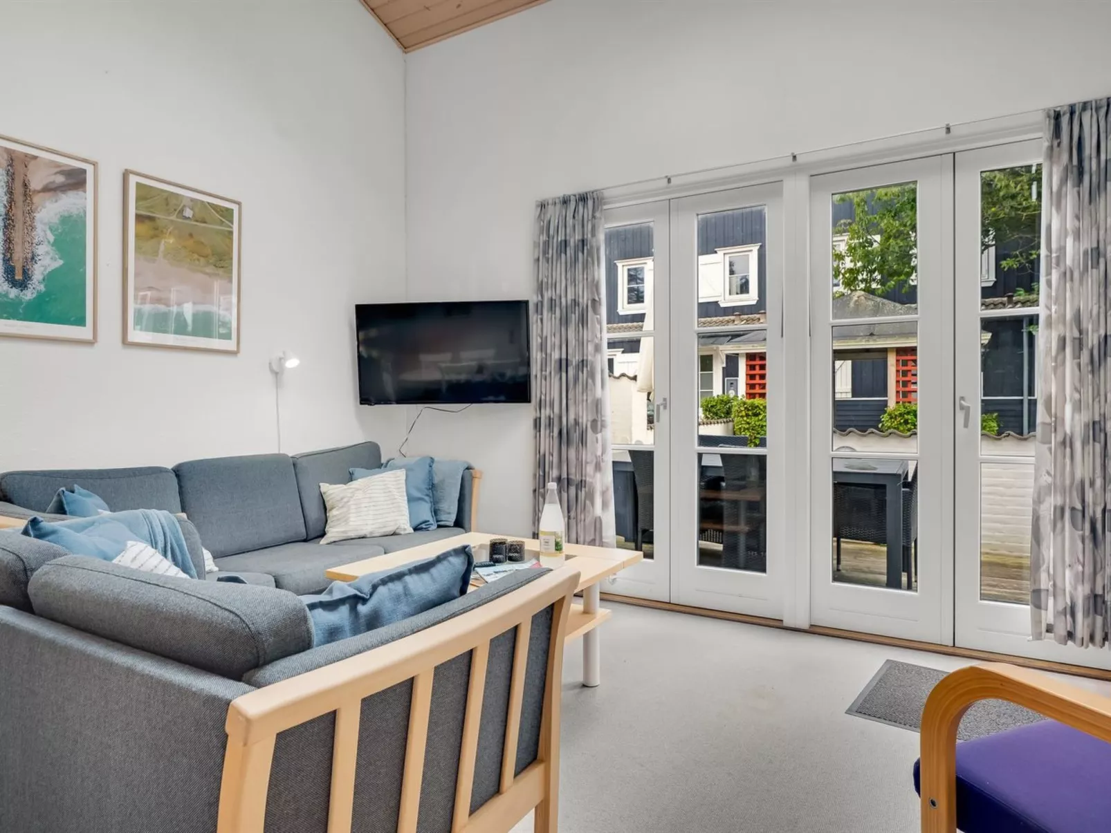 "Epiphania" - 100m to the fjord-Dedans