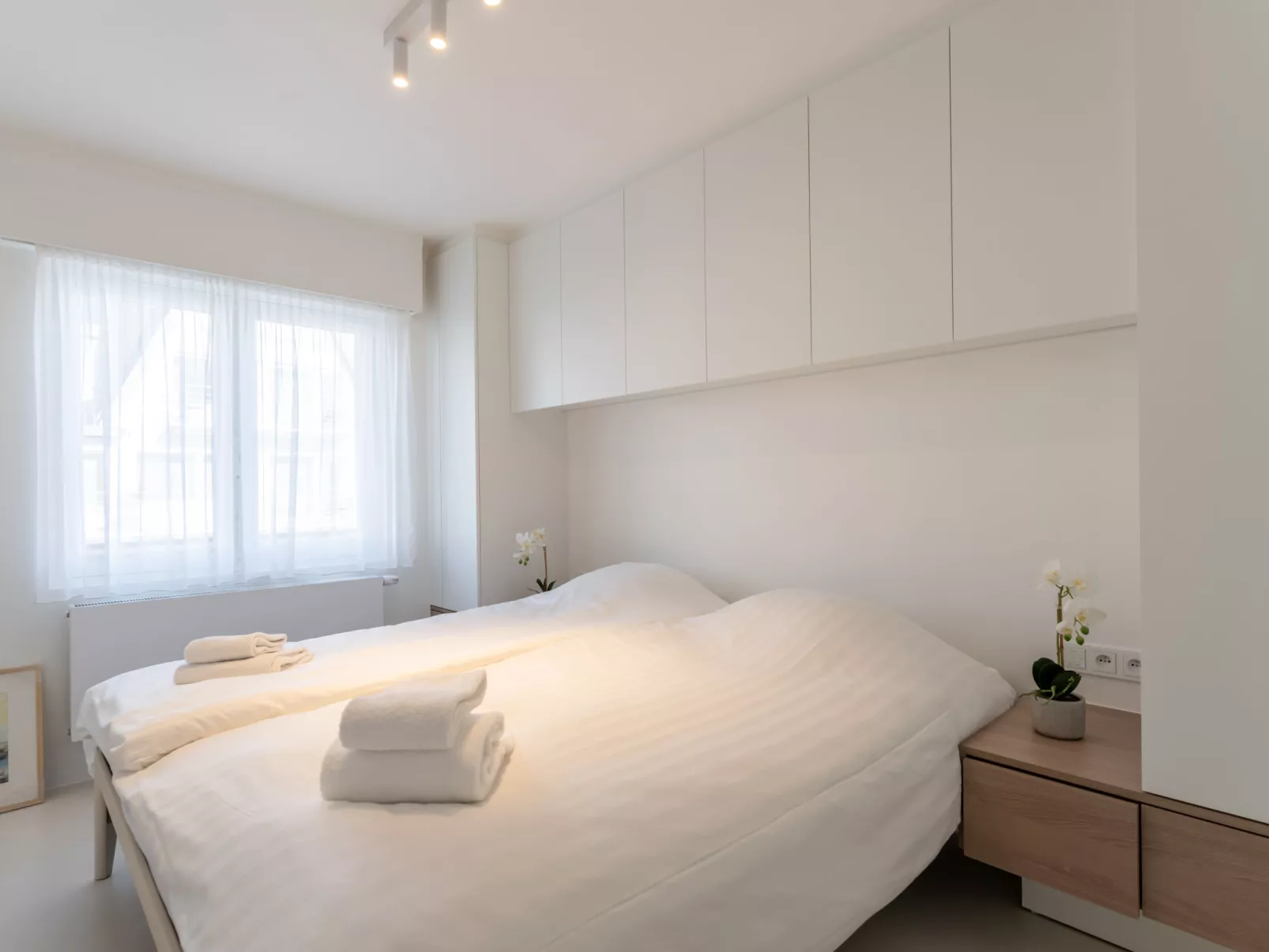 Marie Antoinette close by the sea-Inside