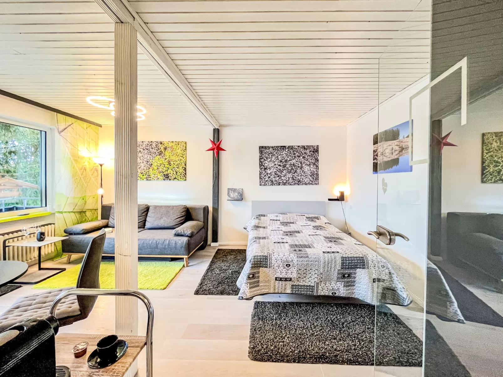 Sonnige Aussichten-Drinnen