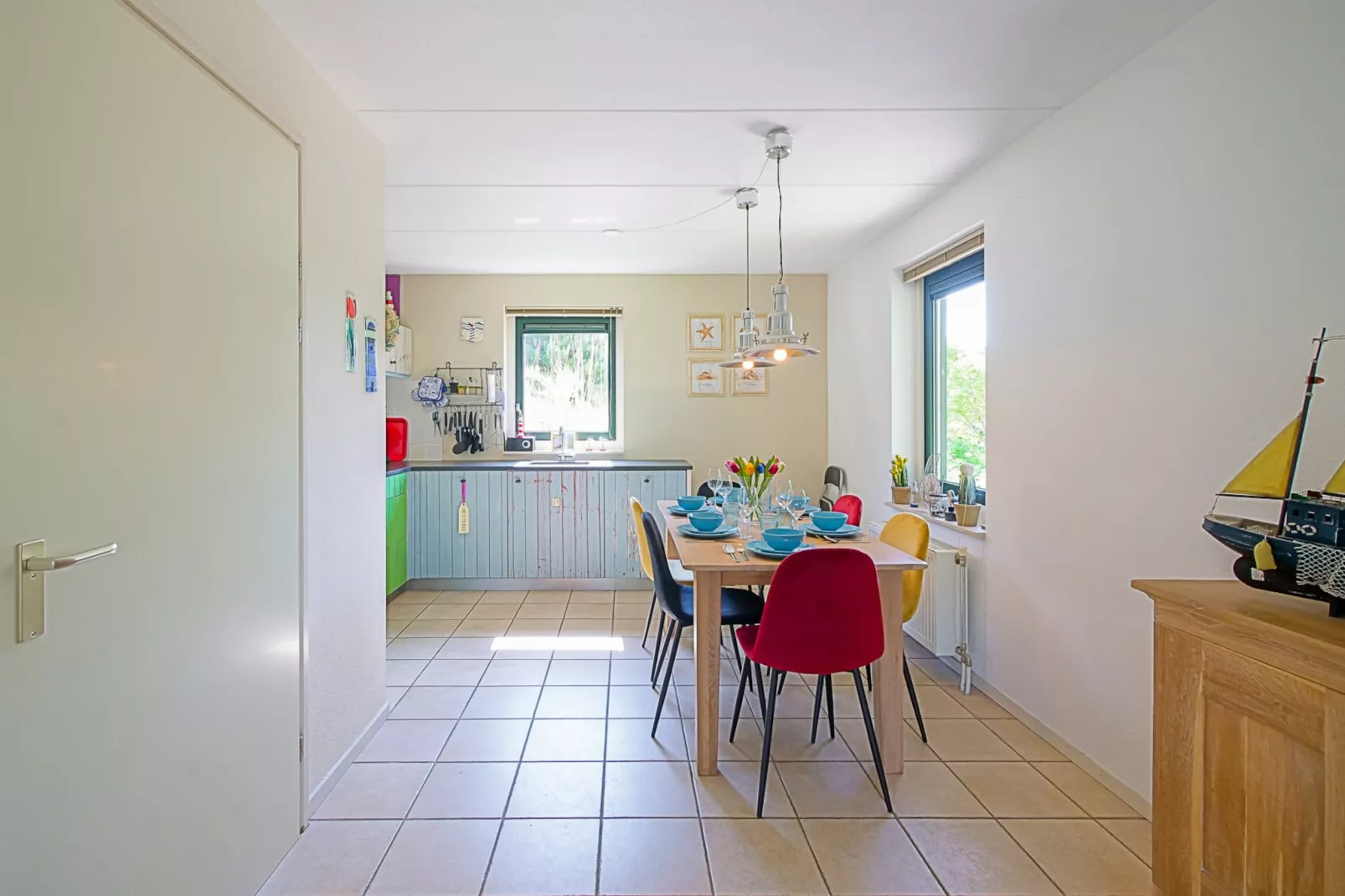 Villa Noorderzon-Esszimmer