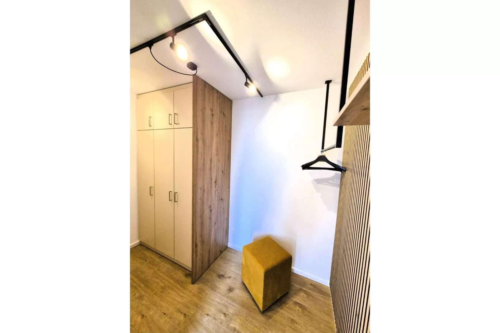 NEW ADD 1 SZ/4 P- Winterberg Appartement 21141 Penthouse-Flur