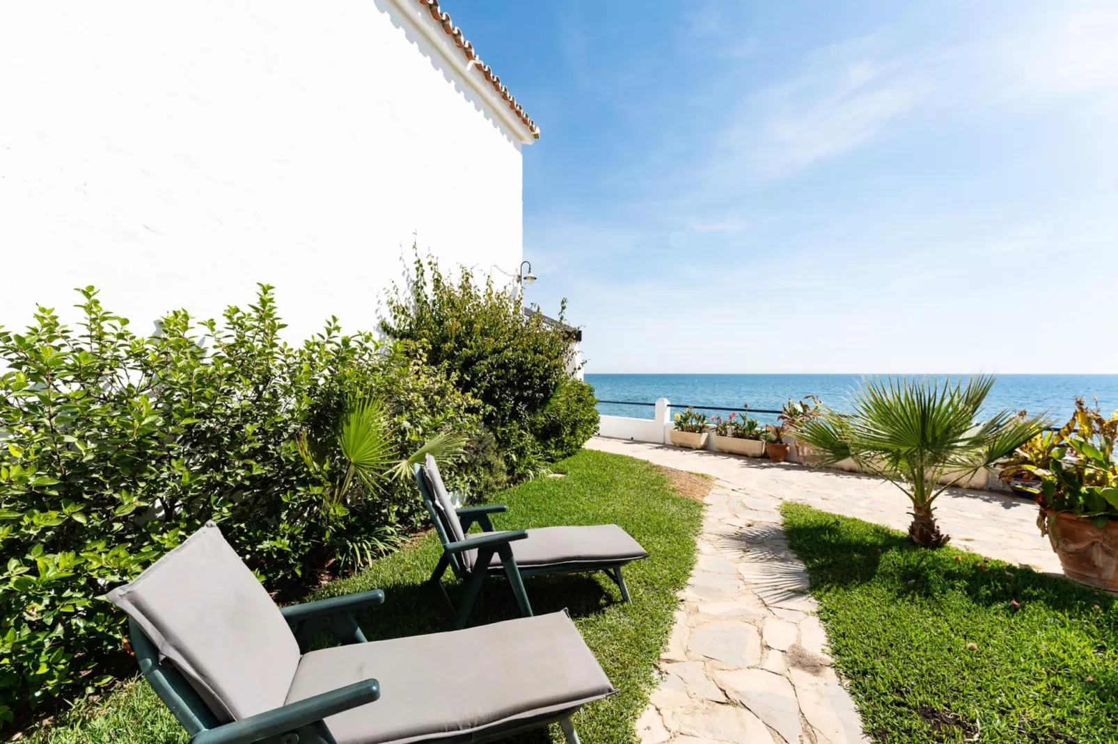 CT 398 - Faro's Beachfront House in Calahonda-Terrace balcony