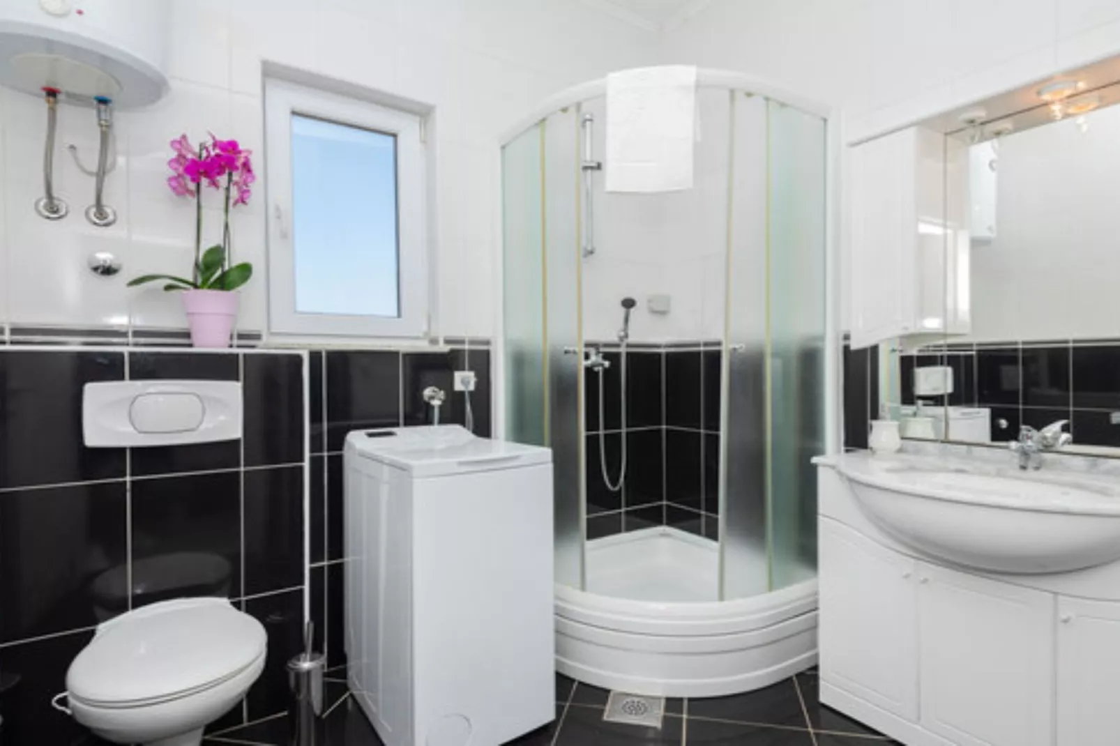 Charming Villa Nina with Pool - Four Bedroom Villa With Terrace and Swimming pool-Badezimmer