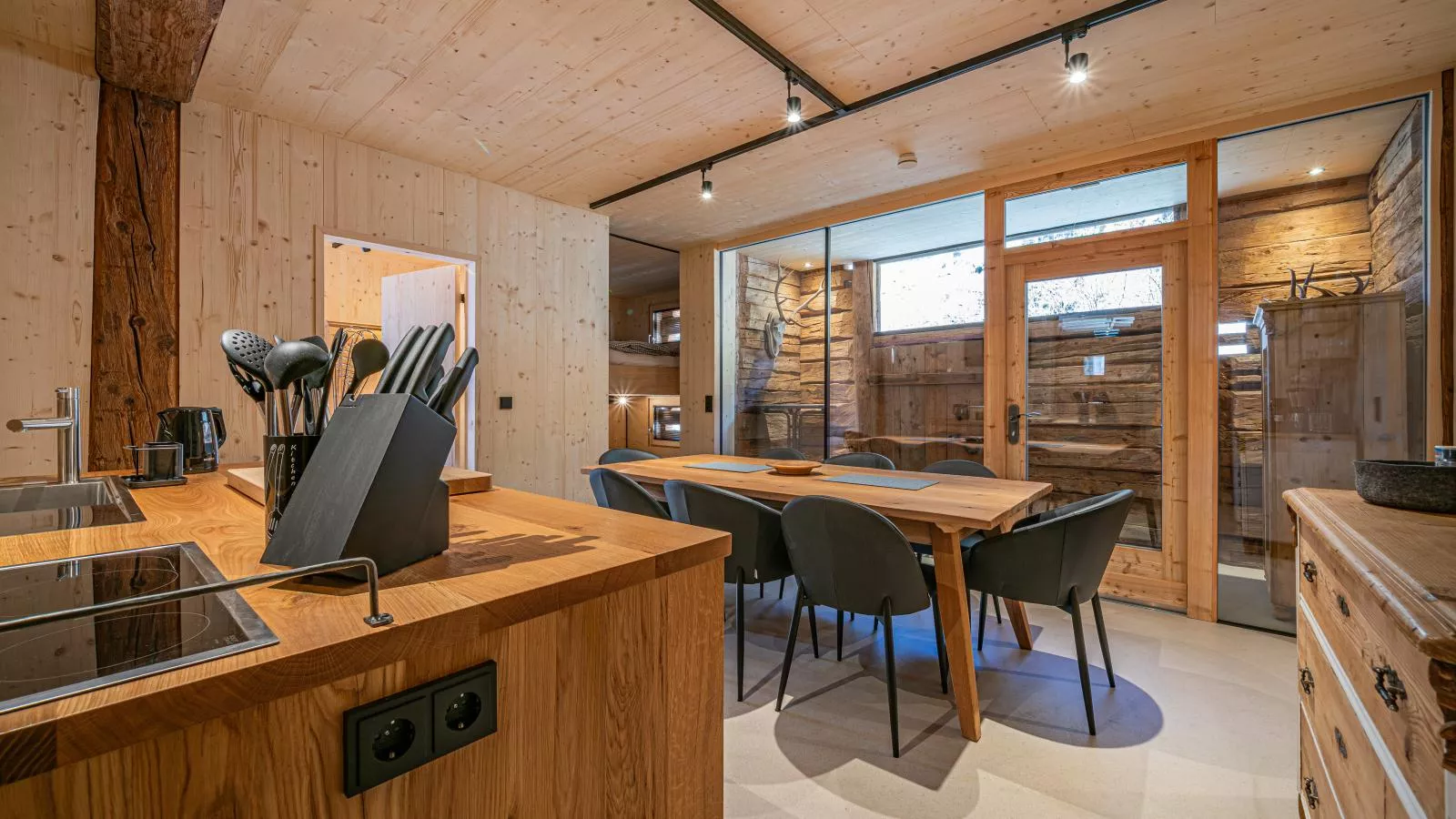 Raneburg 4 Futterhaus-Dining room