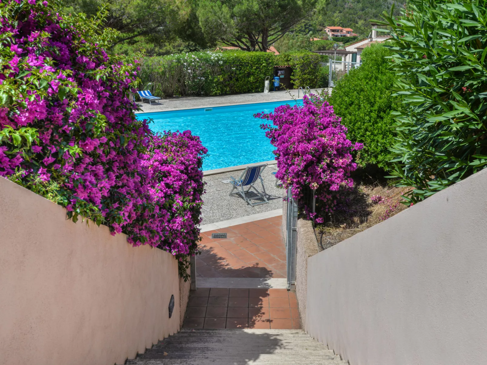 Cala Rossa-Outside