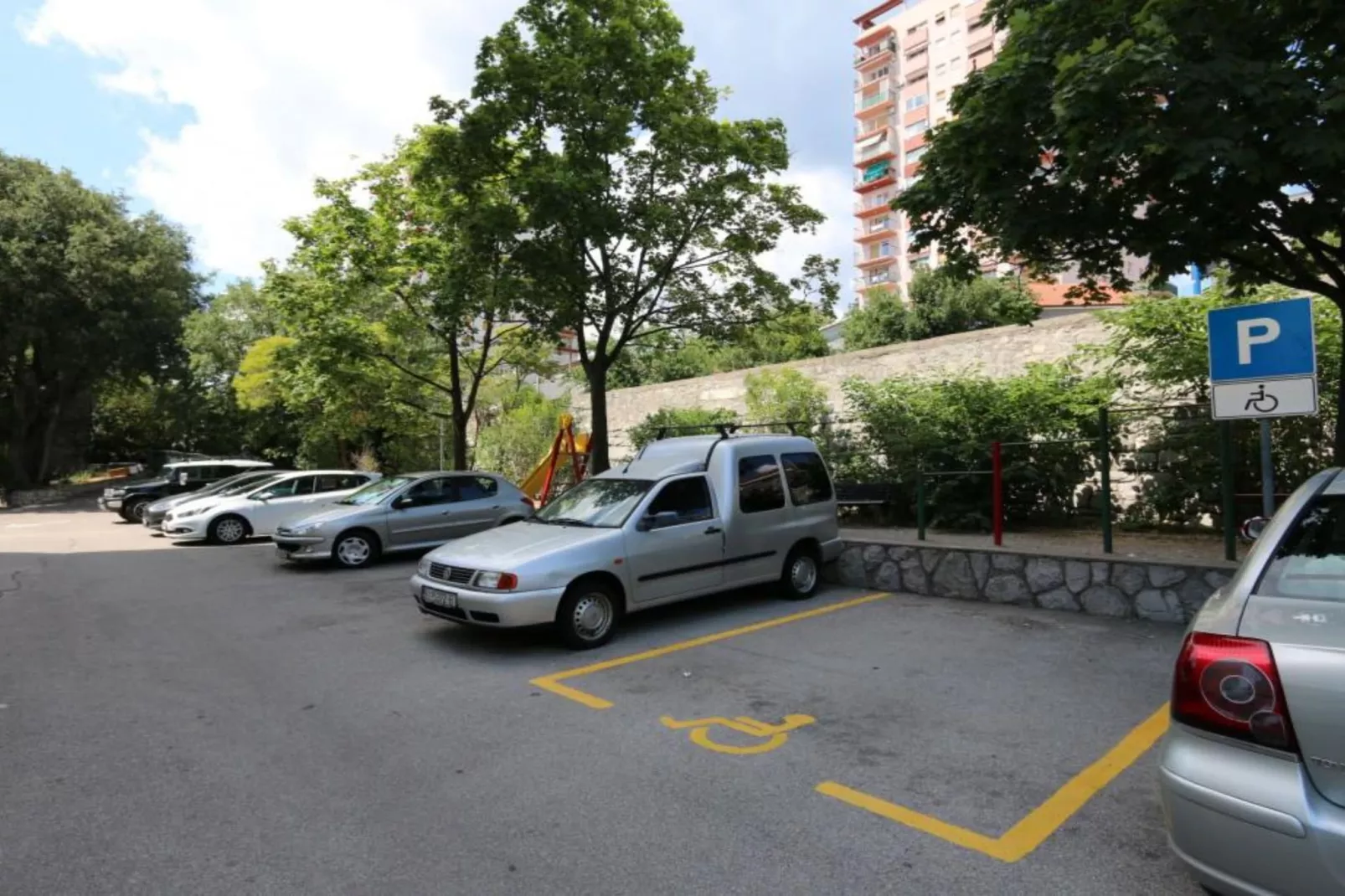 City Apartments Iva Krimeja Rijeka - Two Bedroom Apartment-Parkplatz