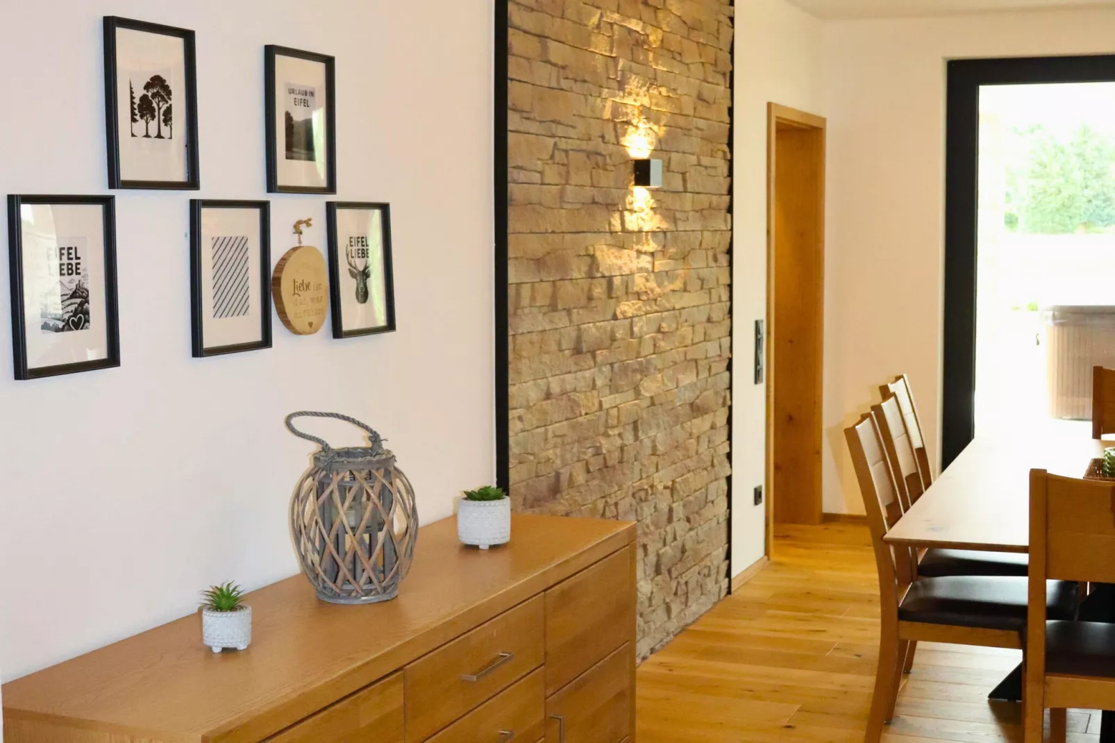 Eifel-Finca mit Whirlpool und Gartenlounge-Living room