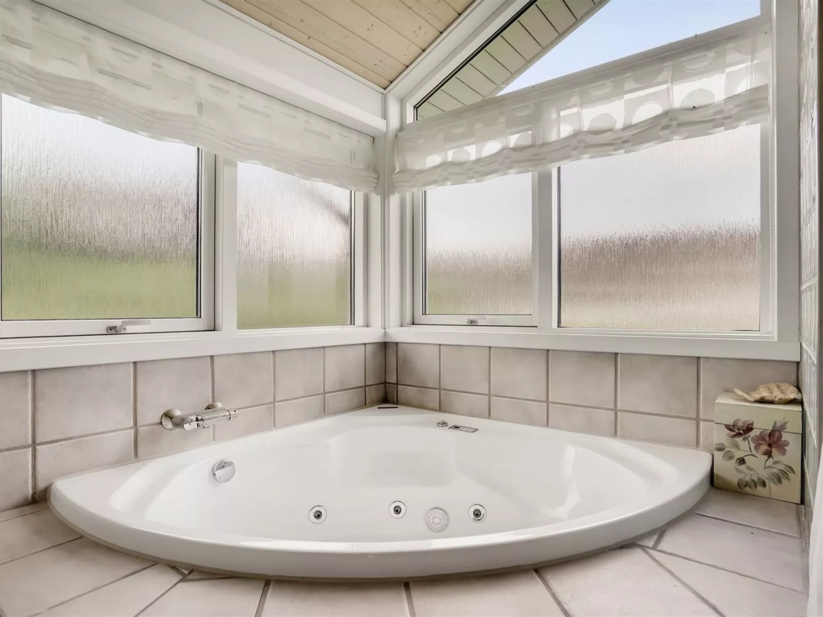 "Finn" - 100m from the sea-Dedans