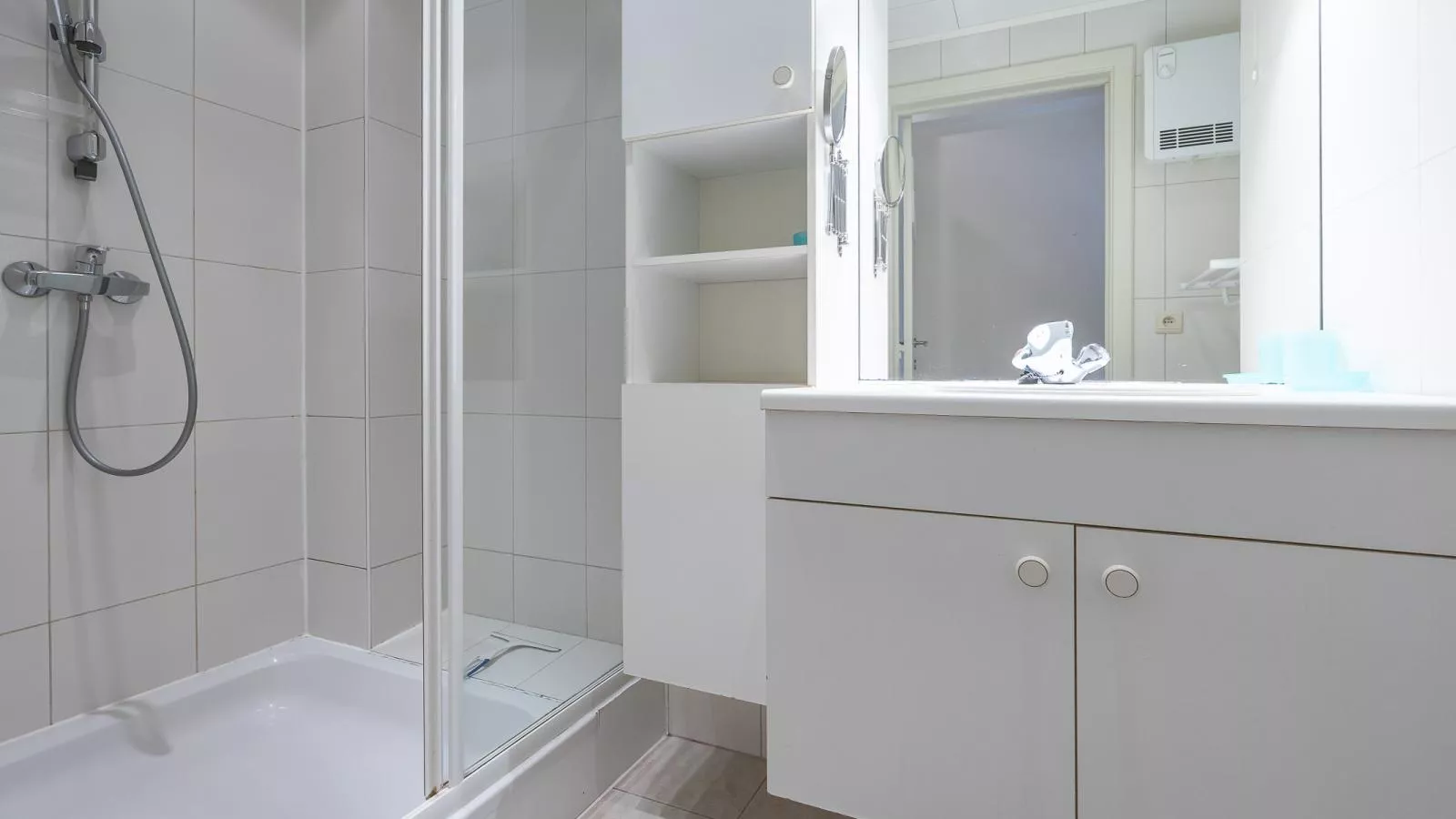 Bella Vista - 0401-Bathroom