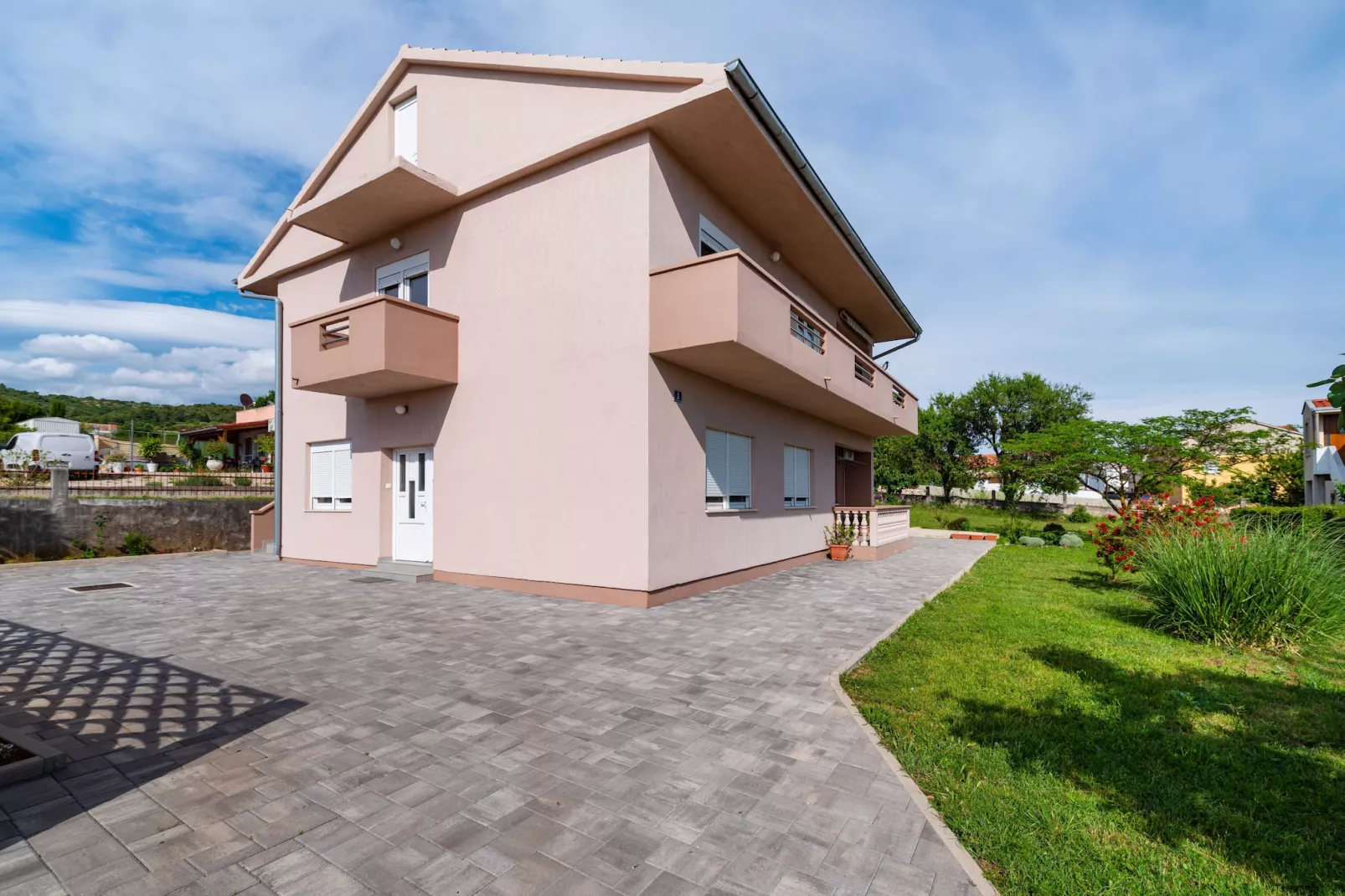 Sea view apartment Nika-Exterior in summer