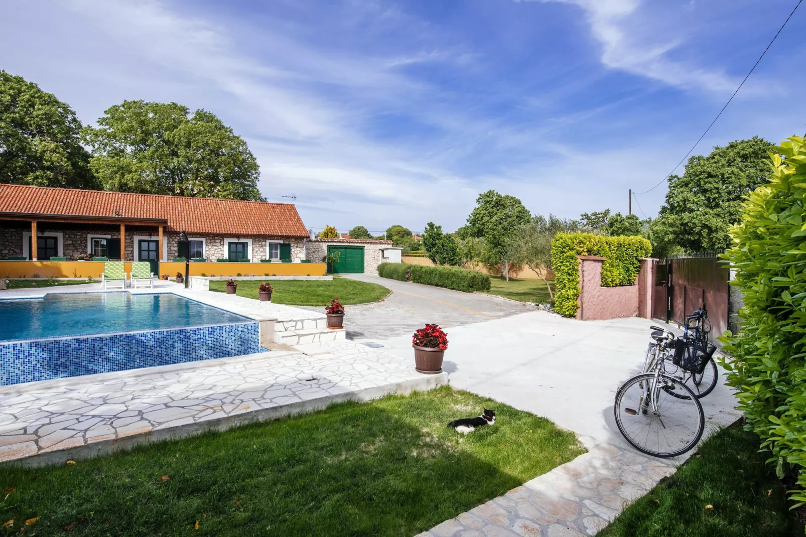 Authentic stone house Momo-Swimming pool