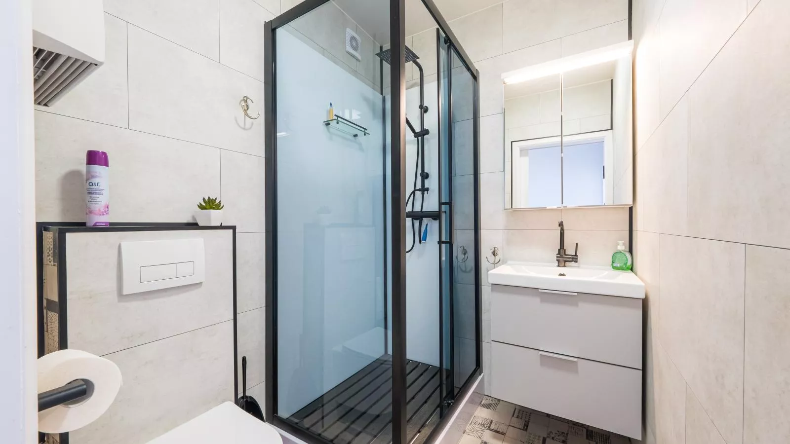 Wimbledon A - 0803-Bathroom