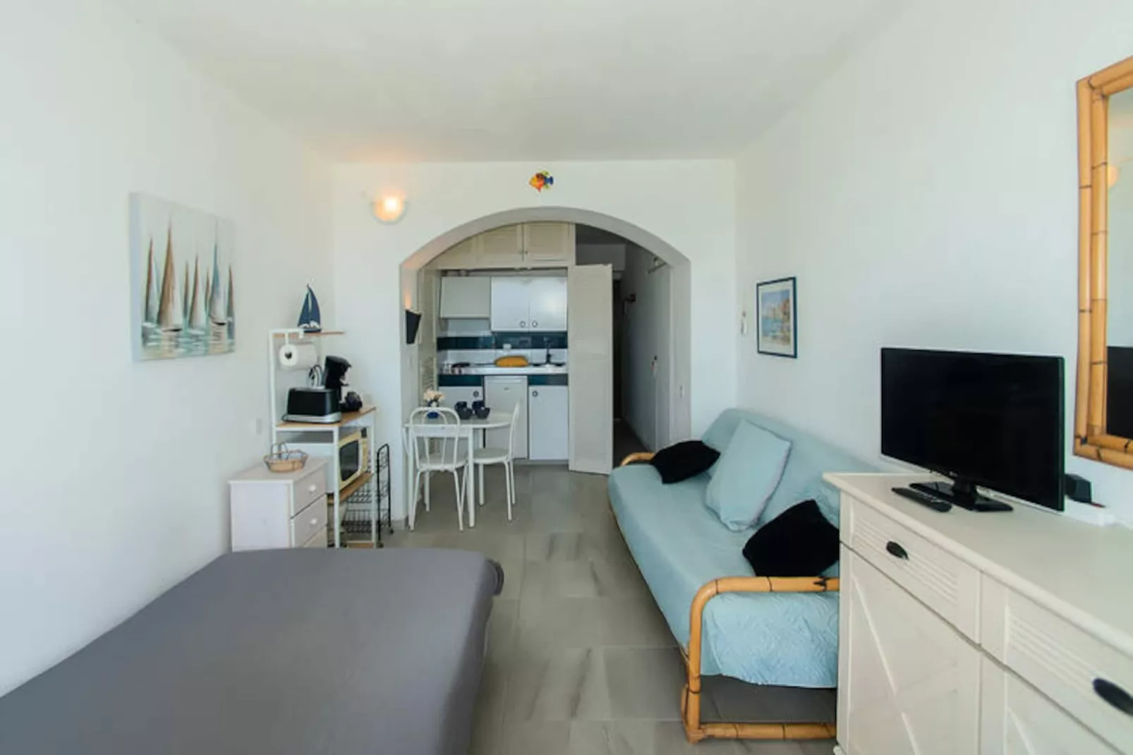 Studio à Roses-Untagged