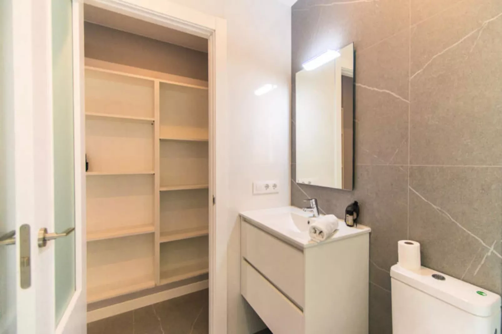 Maison à Roses-Untagged