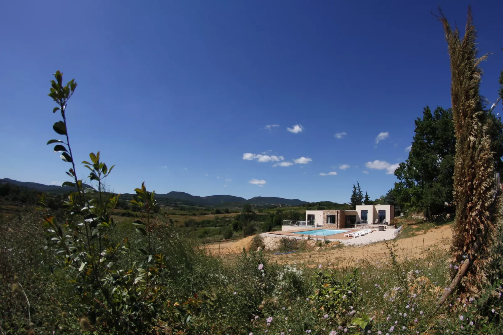 Villa moderne-Vue d'été