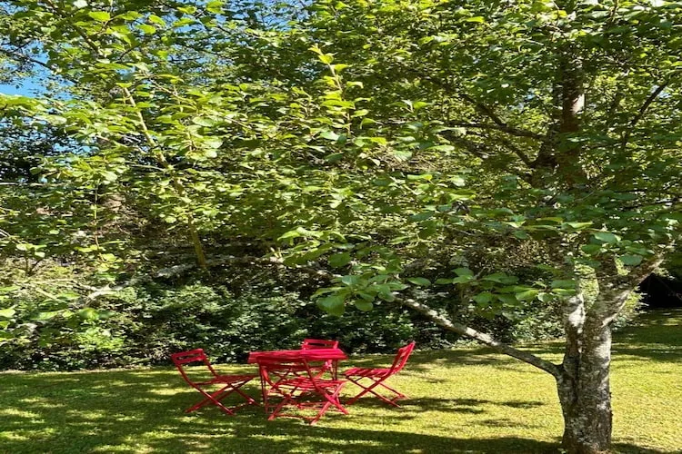 Bligny-sur-Ouche-Jardins en été