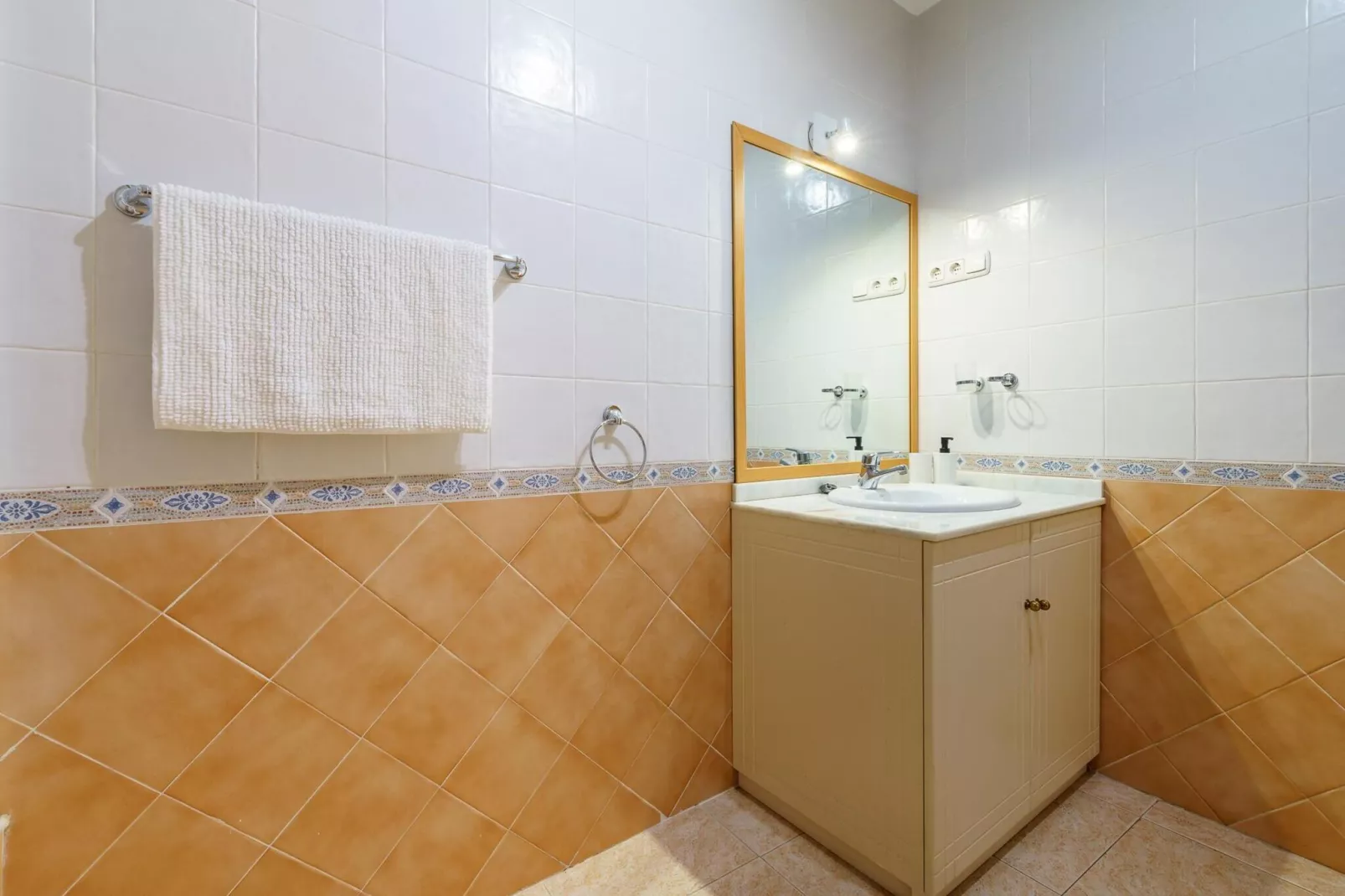 La Cala Boulevard Apartment 2 - CT 143-Badezimmer