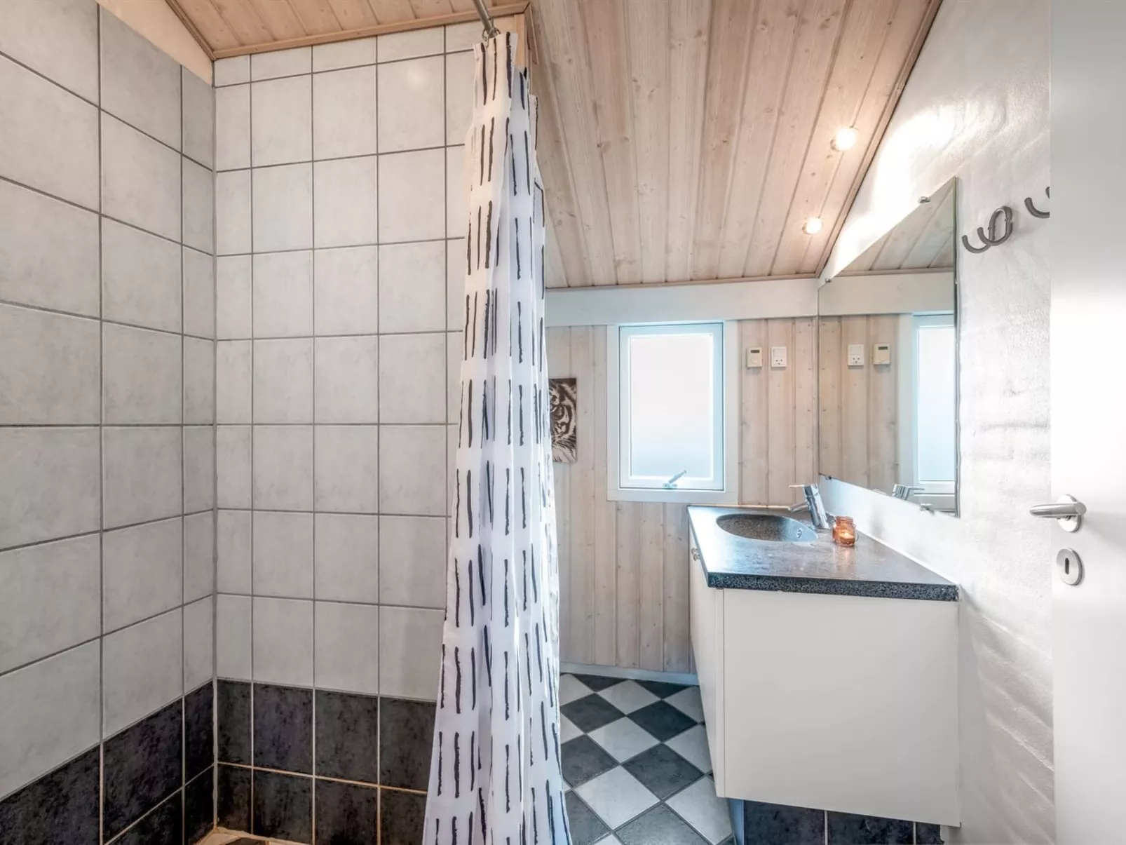 "Temjana" -  from the sea-Inside