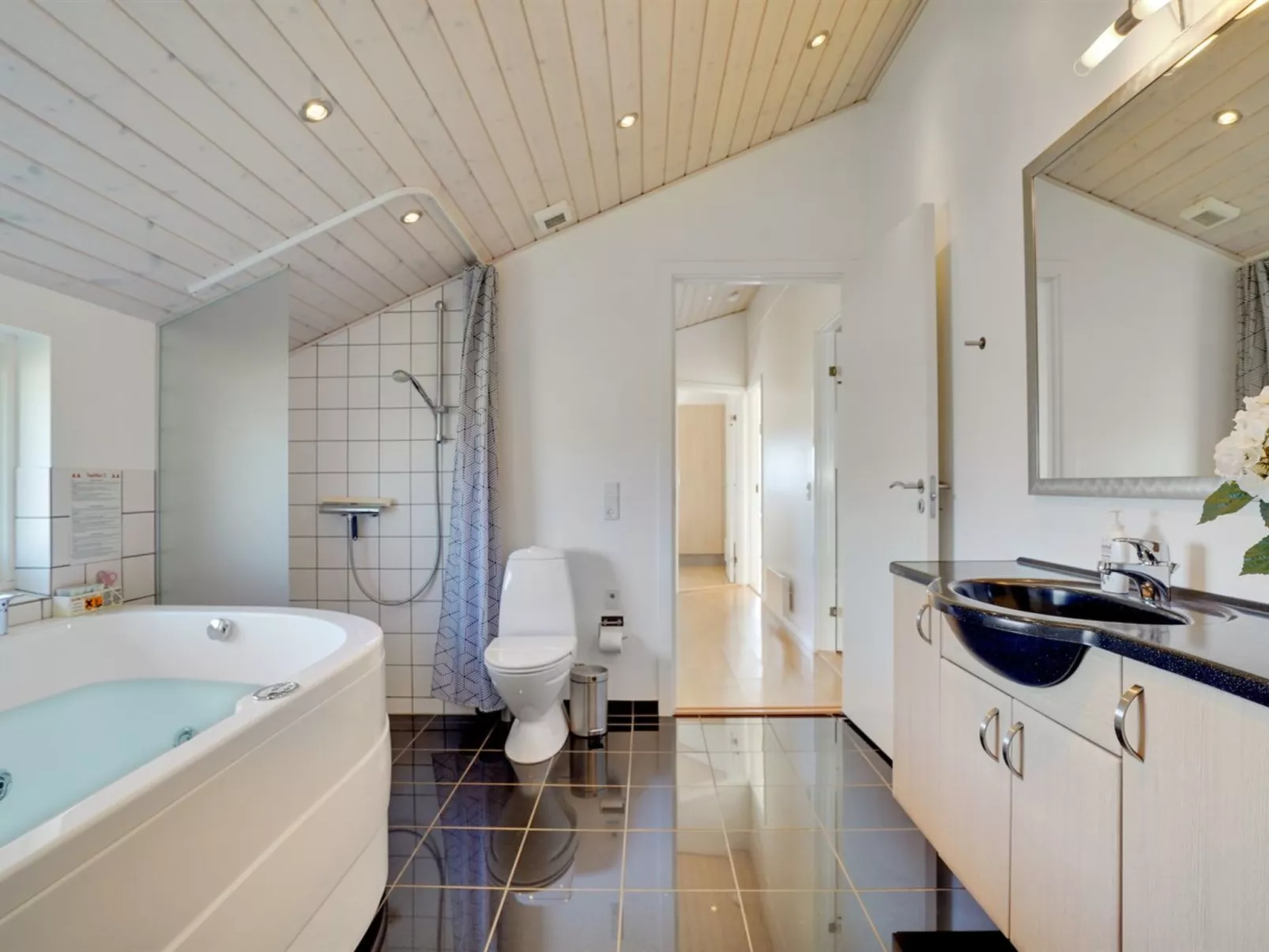 "Hildegunda" - 950m from the sea-Inside