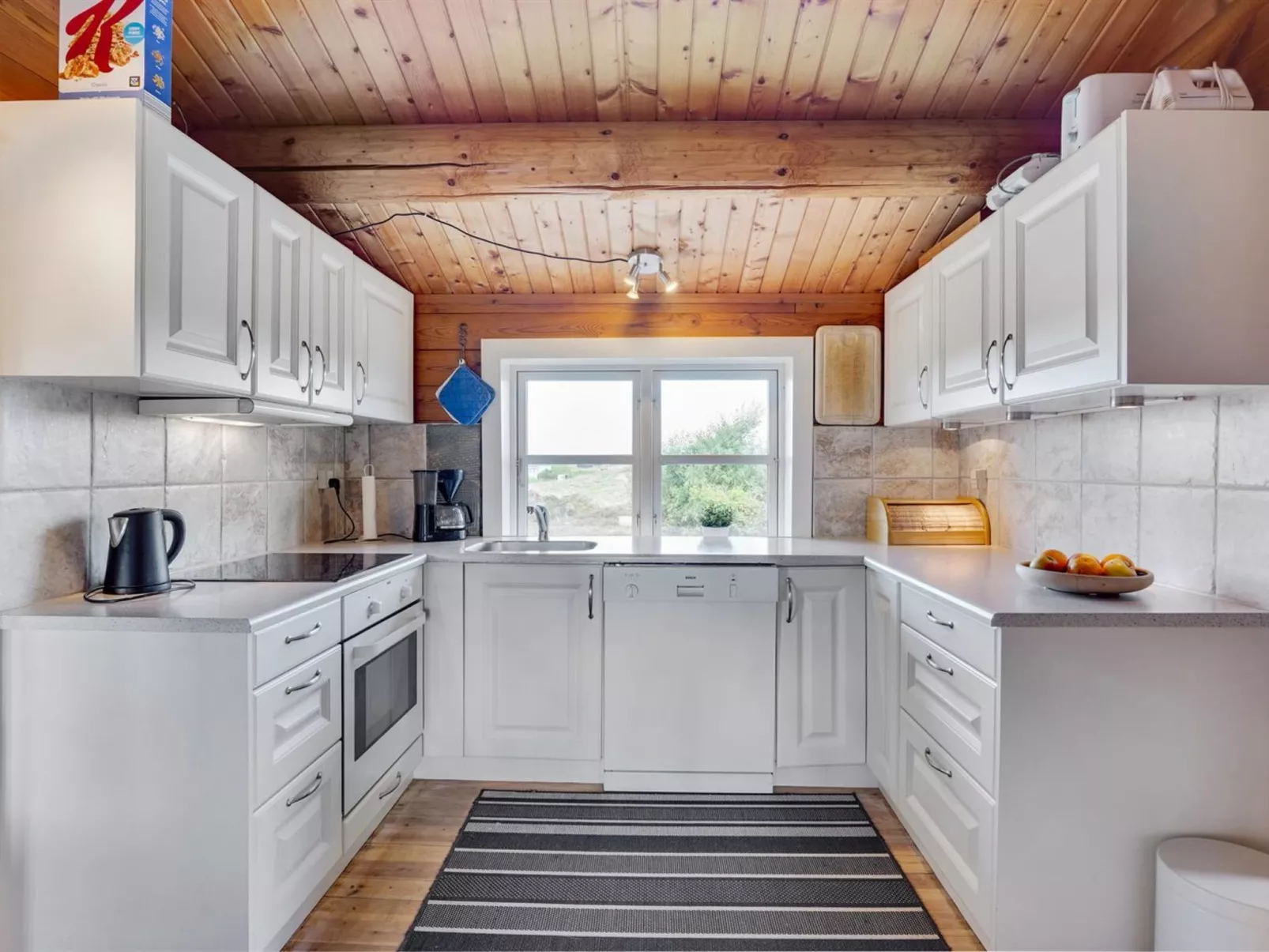 "Anton" - 1.5km from the sea-Inside