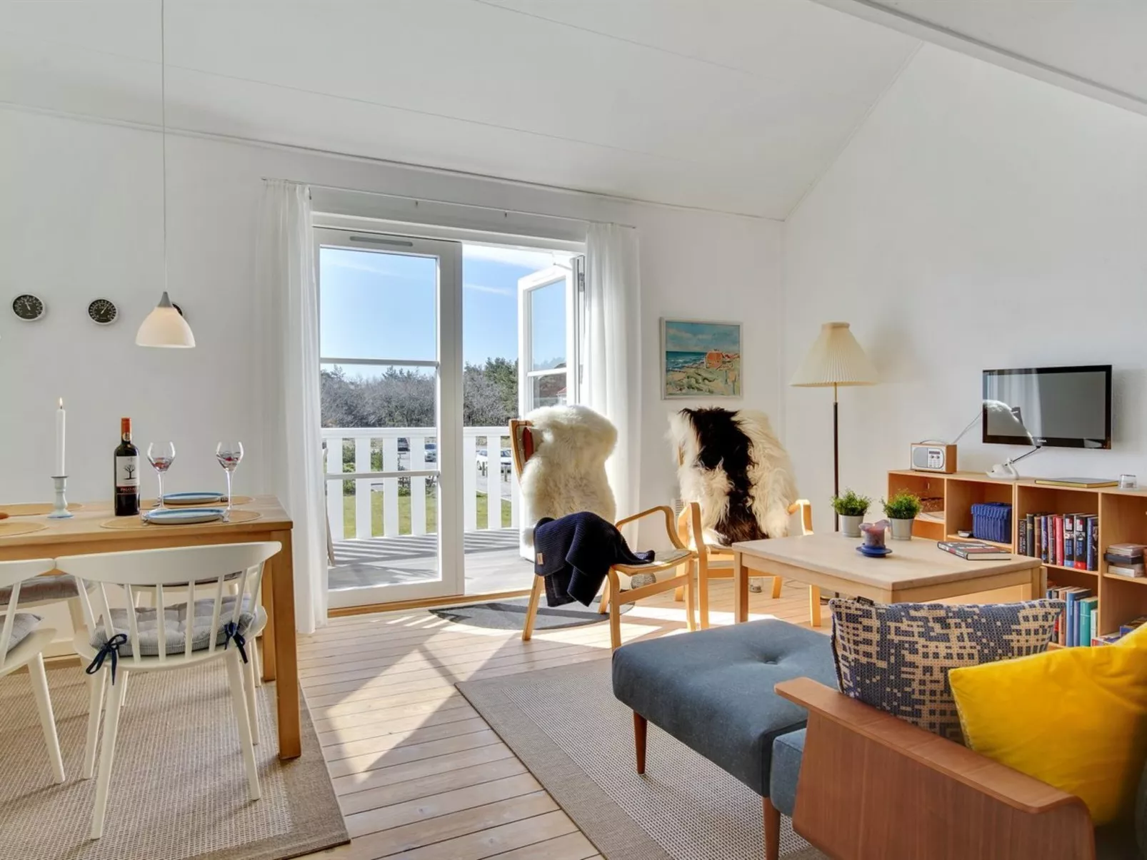 "Aline" - 1km from the sea-Inside