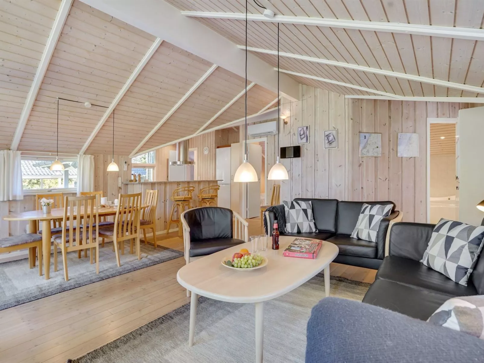 "Saana" - 700m from the sea-Drinnen