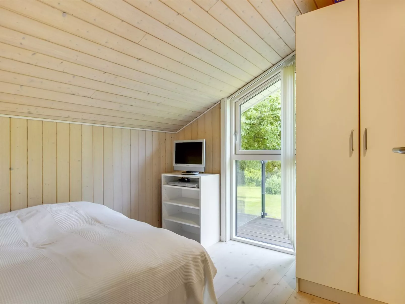 "Anemone" - 700m from the sea-Drinnen