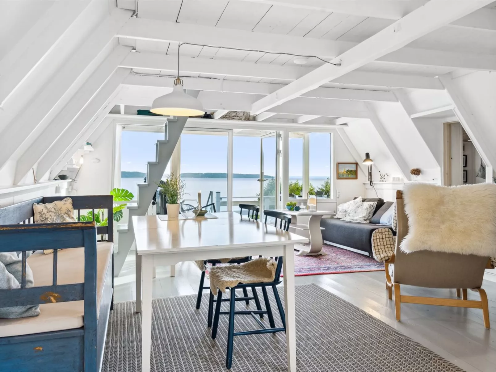 "Fifi" - 10m to the fjord-Inside