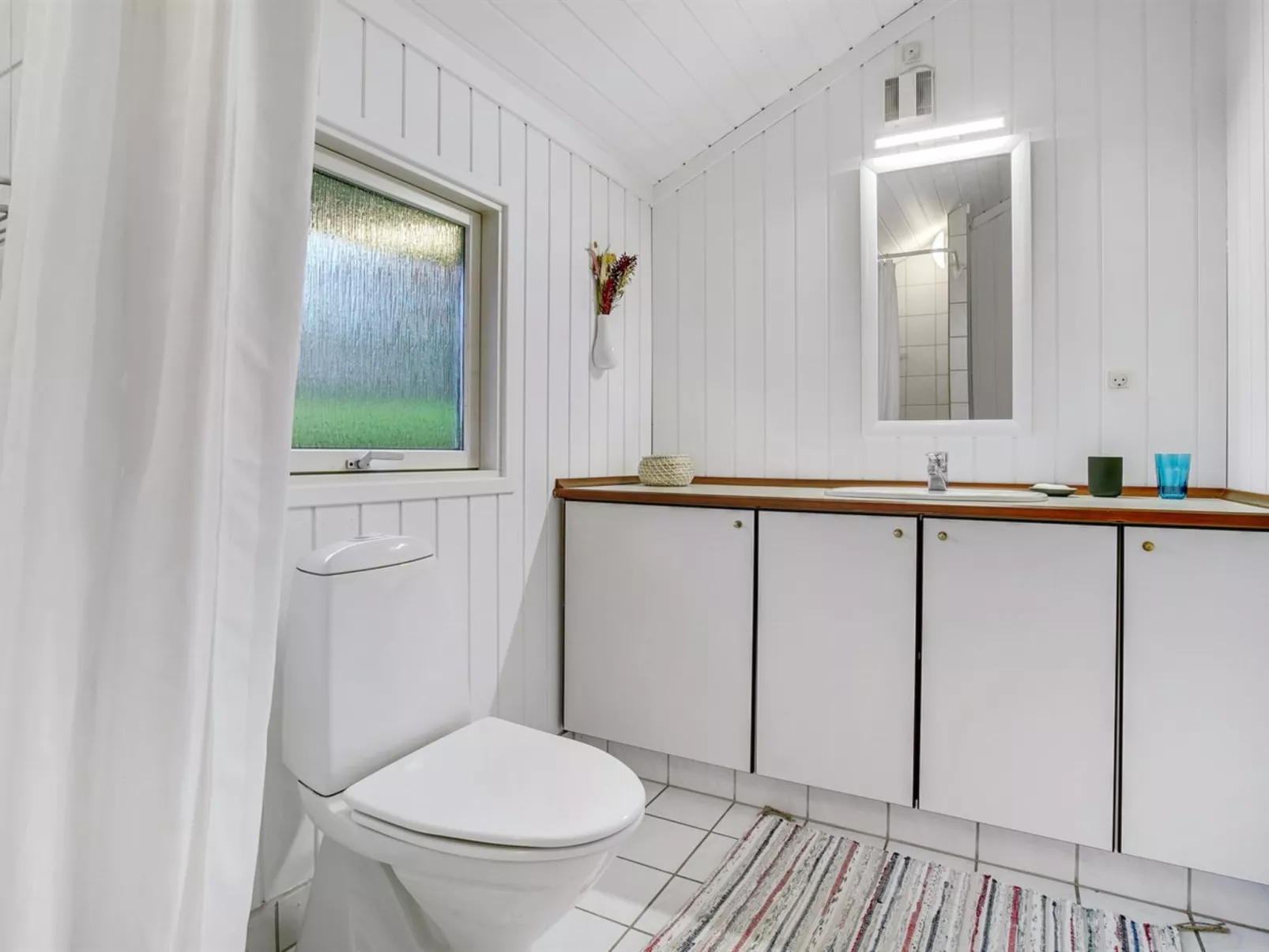 "Eivor" - 500m from the sea-Dedans