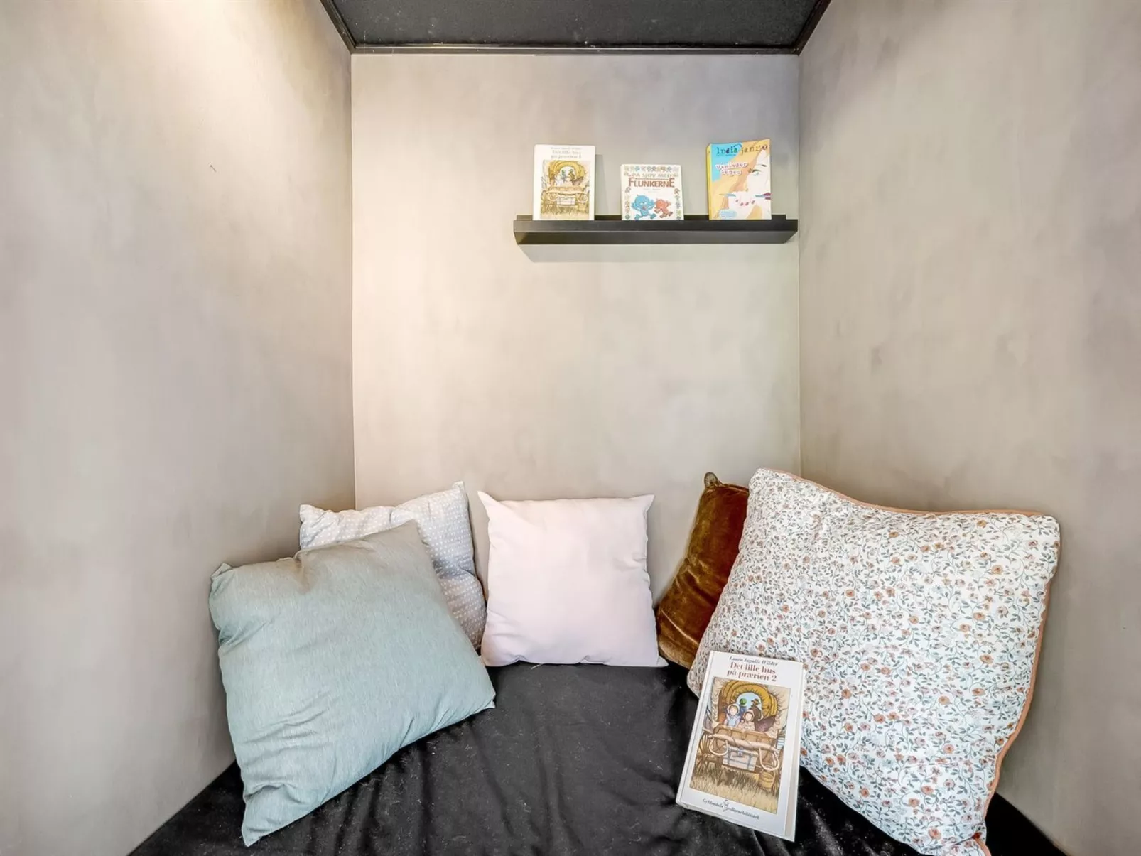 "Valdemar" - 350m to the fjord-Dedans