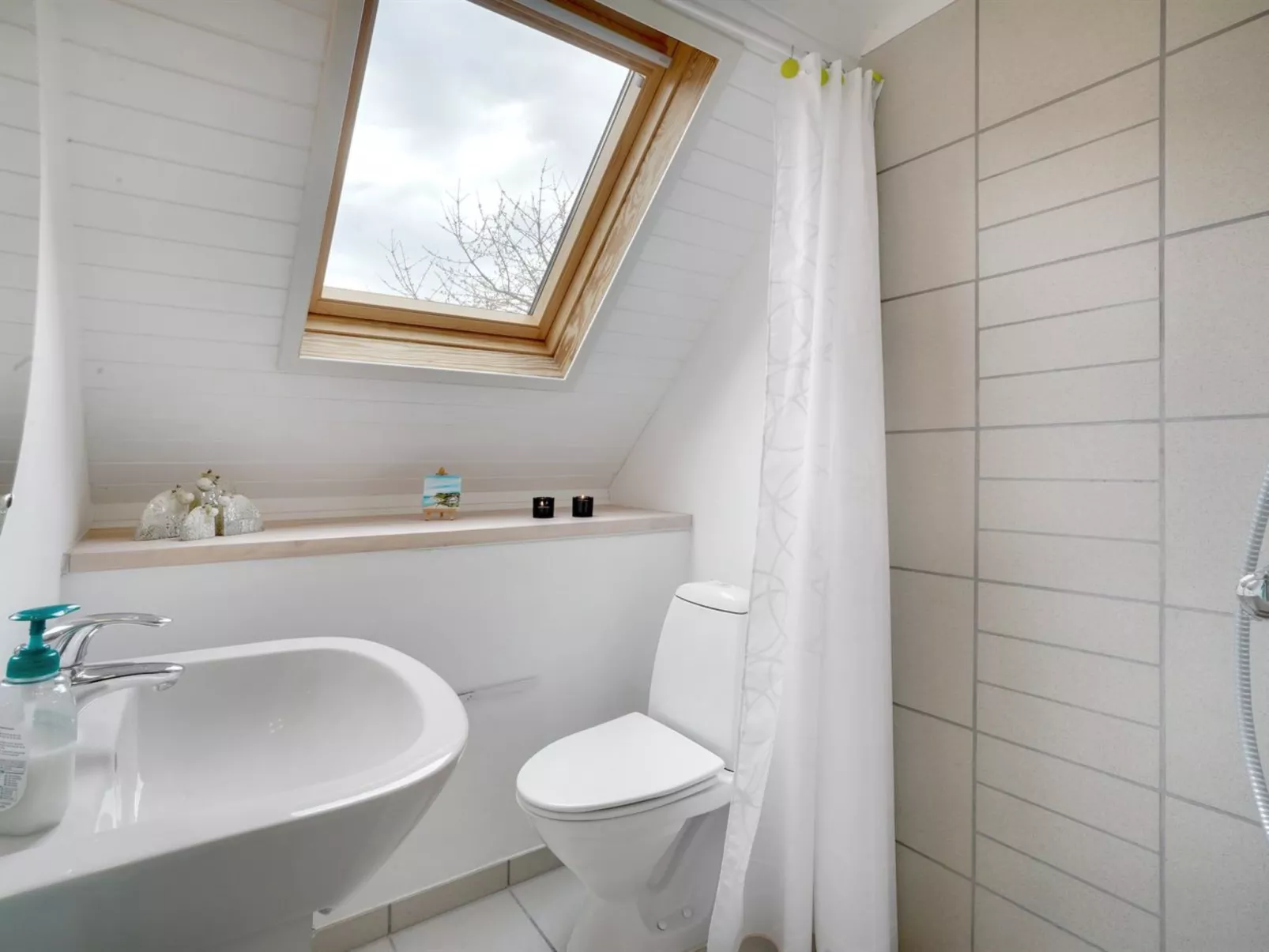 "Brunhild" - 300m to the fjord-Inside