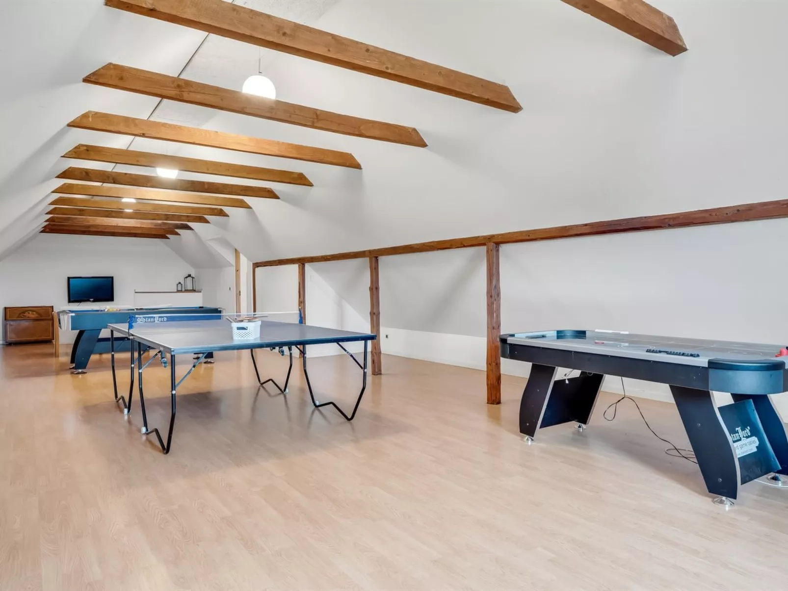 "Folkar" - 3km to the fjord-Inside