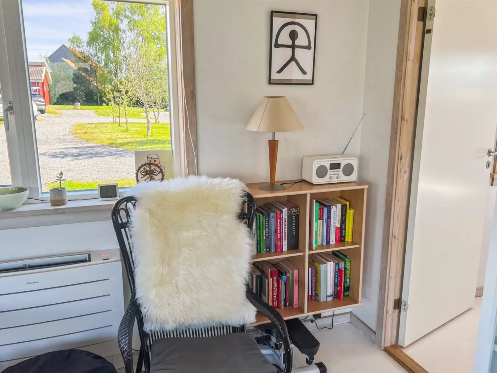 "Carlie" - 2.8km from the sea-Inside