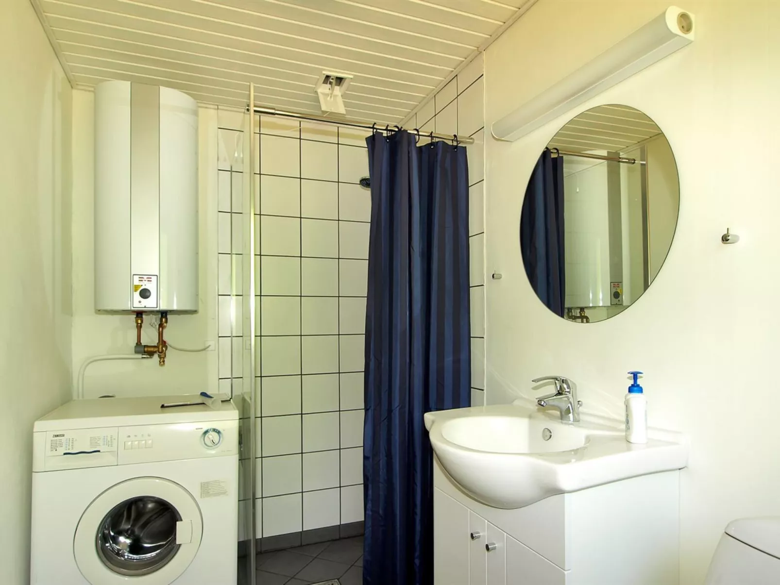 "Berthilde" - 400m from the sea-Inside