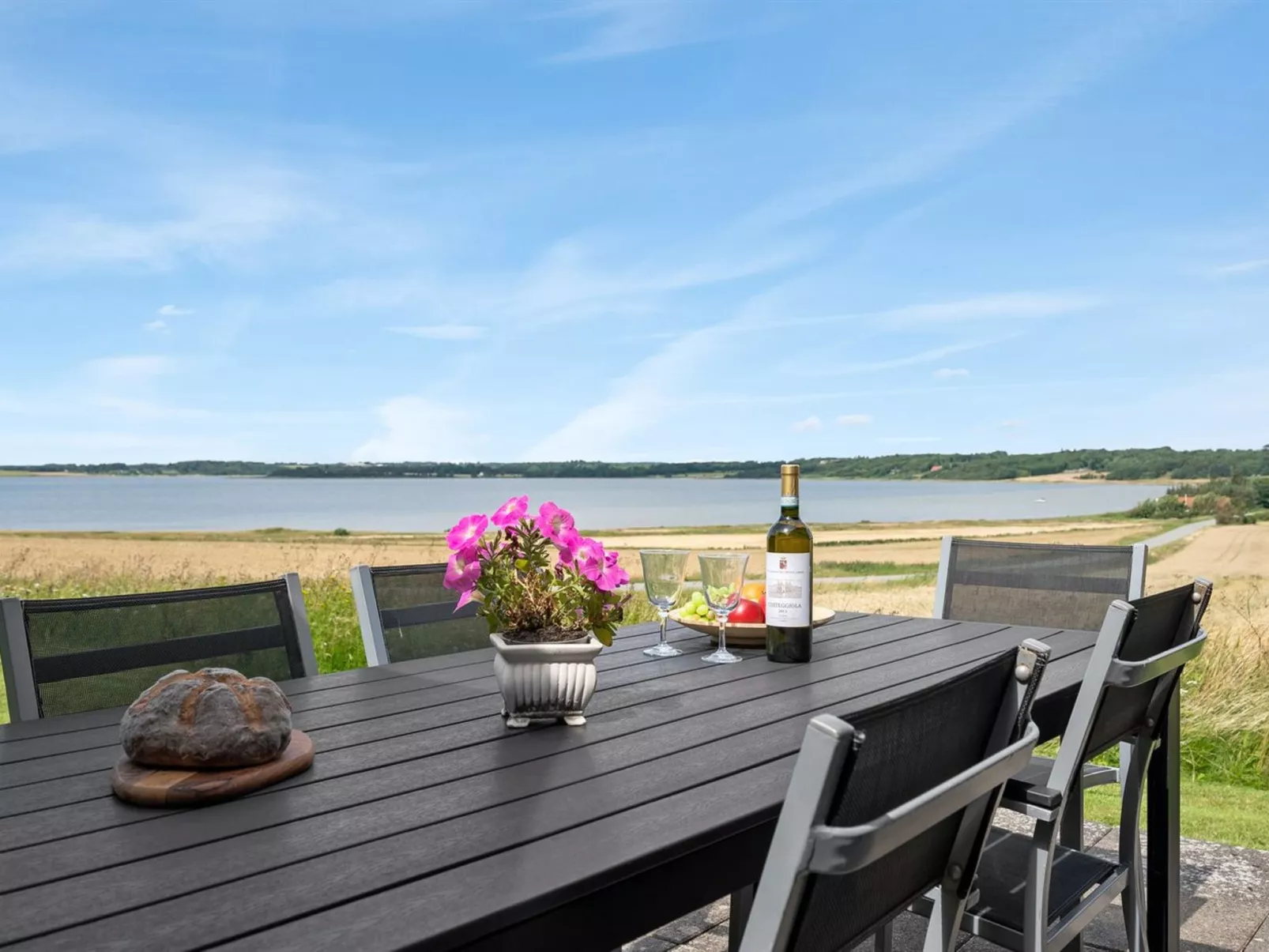 "Ephra" - 250m to the fjord-Draußen