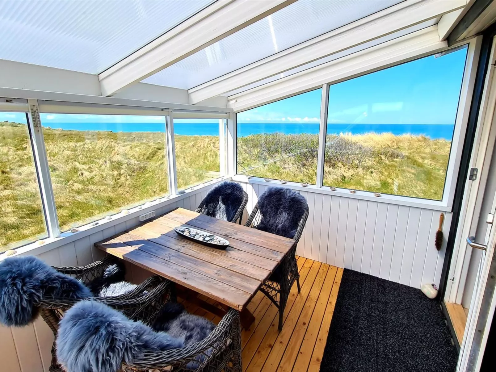 "Freydis" - 92m from the sea-Inside