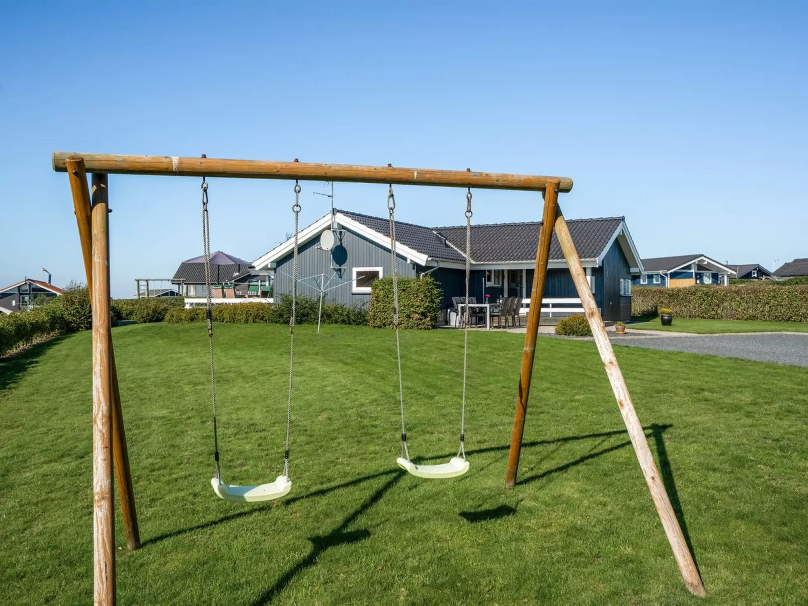 "Brynjolf" - 350m to the fjord-Outside