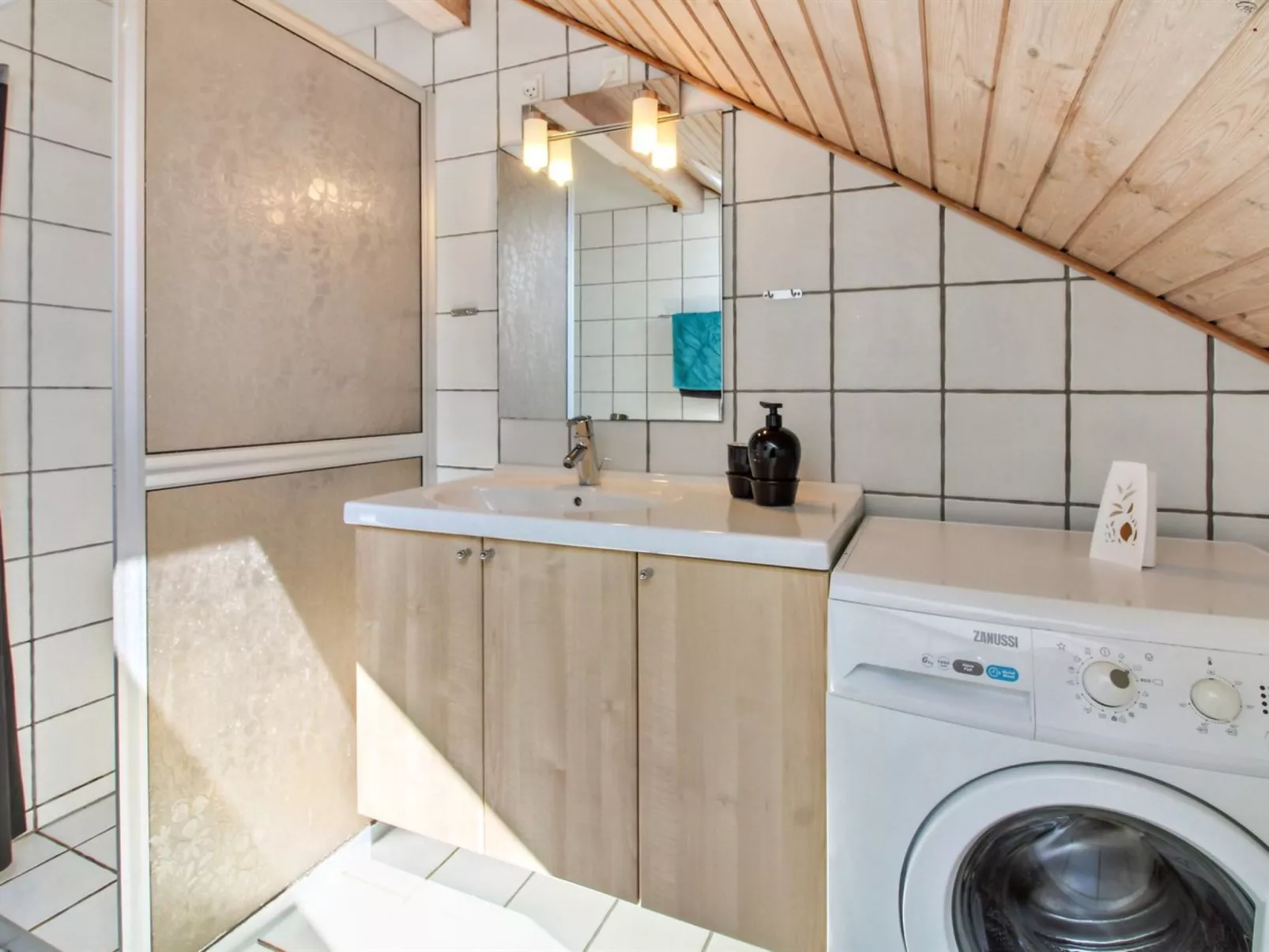 "Aswith" - 2.3km from the sea-Dedans