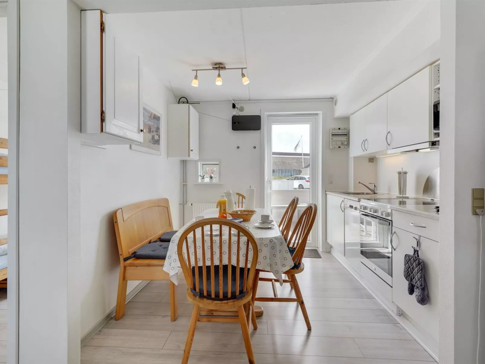 "Mariam" - 2.3km from the sea-Drinnen