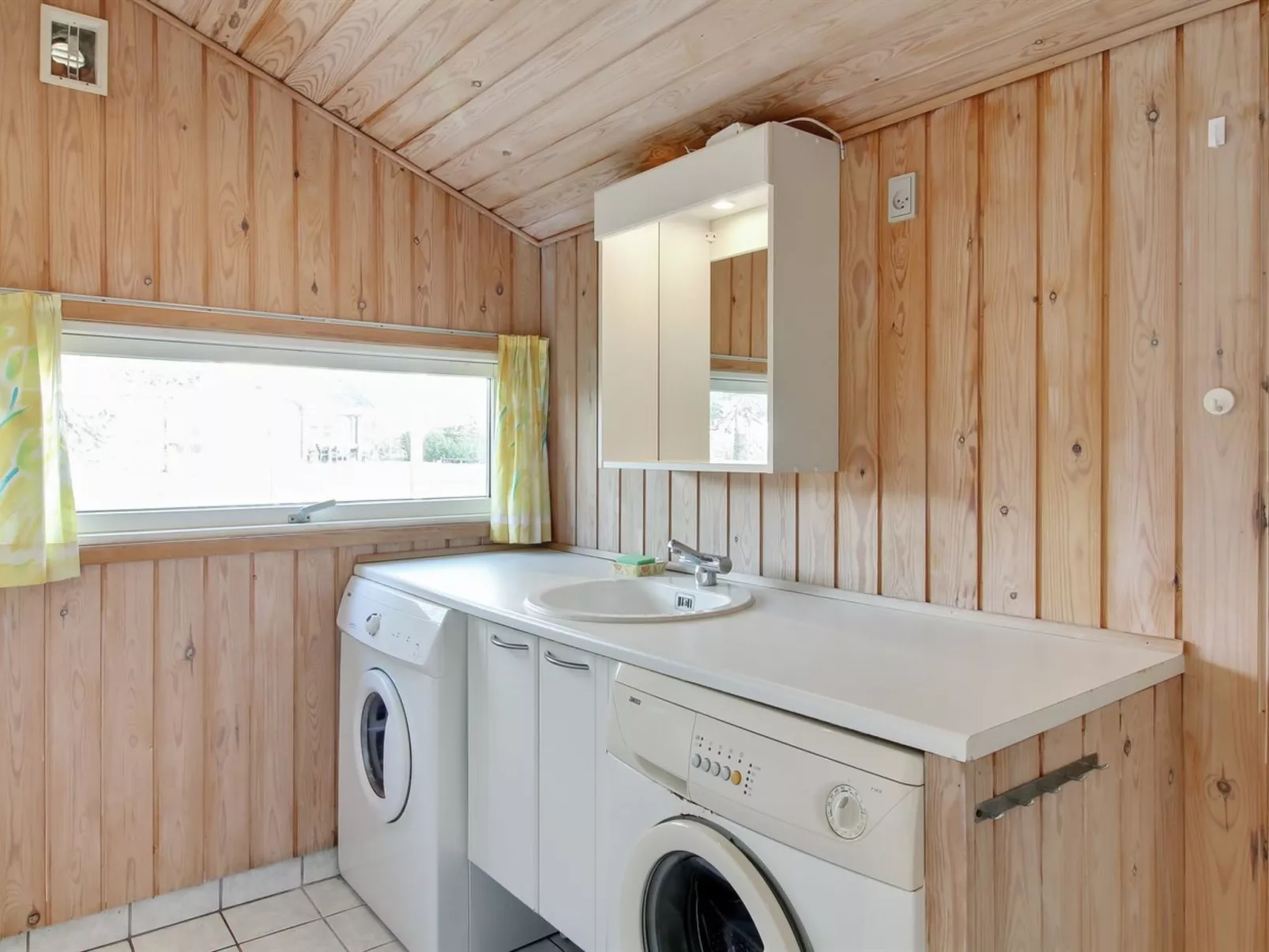 "Gesine" - 900m from the sea-Drinnen