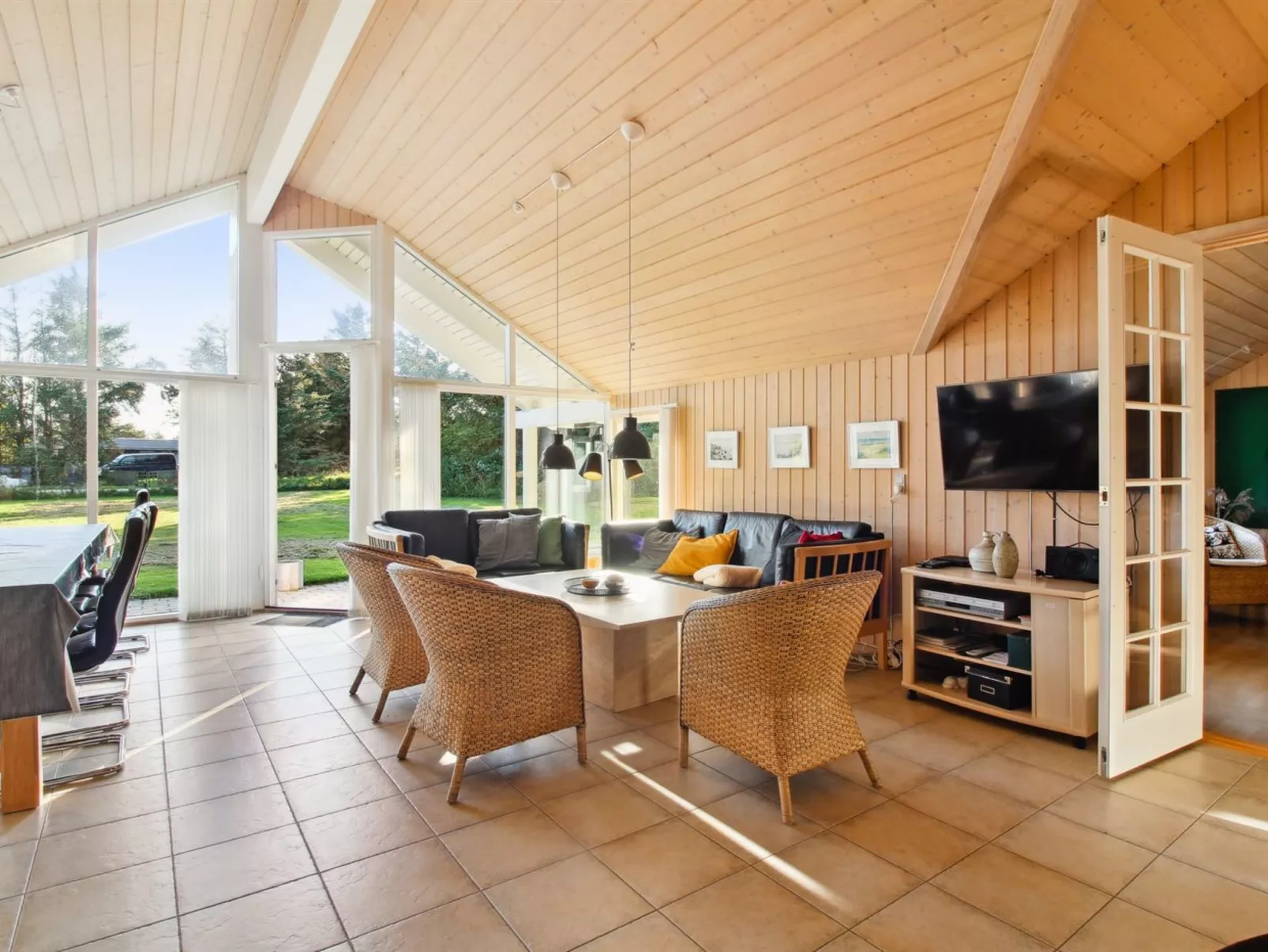 "Synnöve" - 550m from the sea-Inside