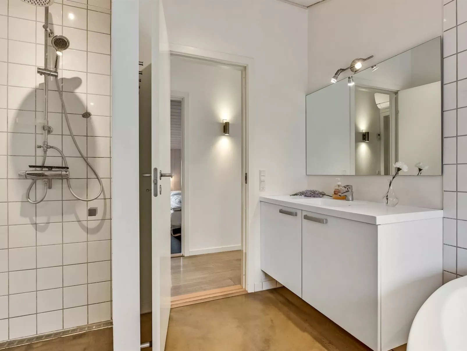 "Lav" - 3.8km from the sea-Dedans