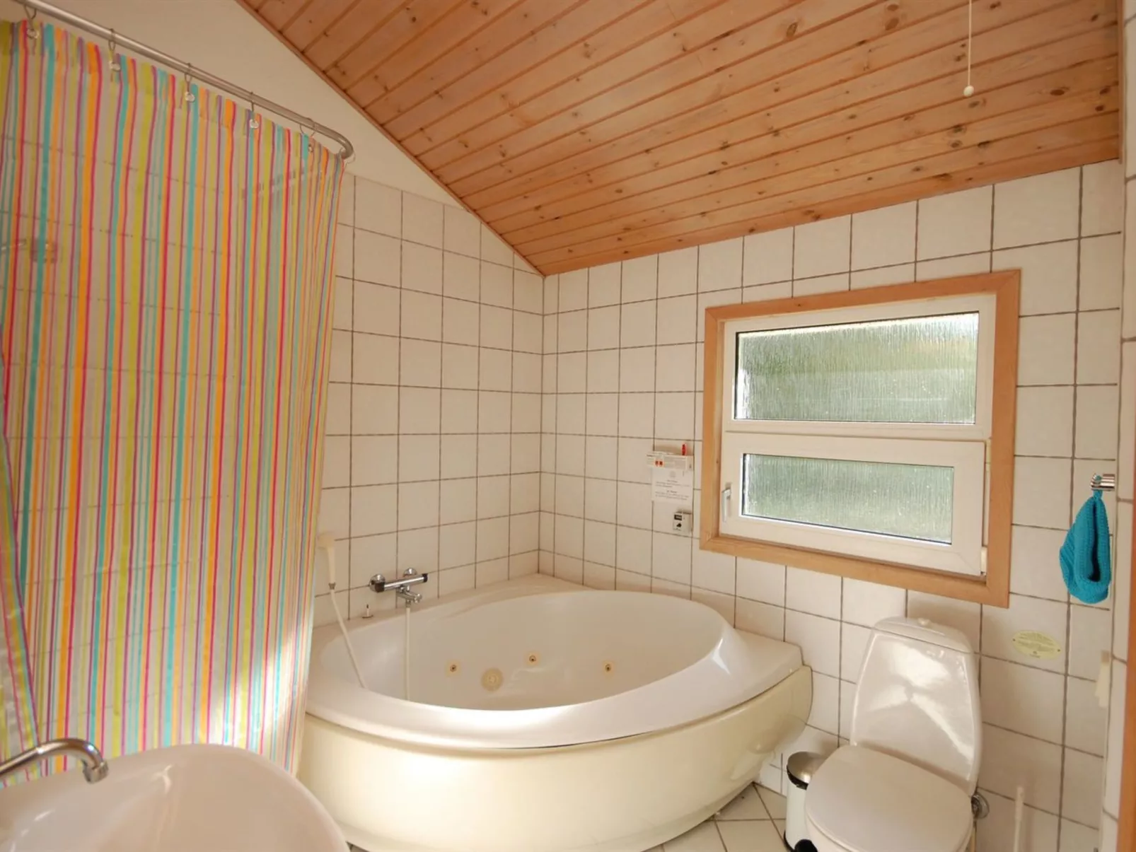 "Jaakob" - 4km from the sea-Drinnen