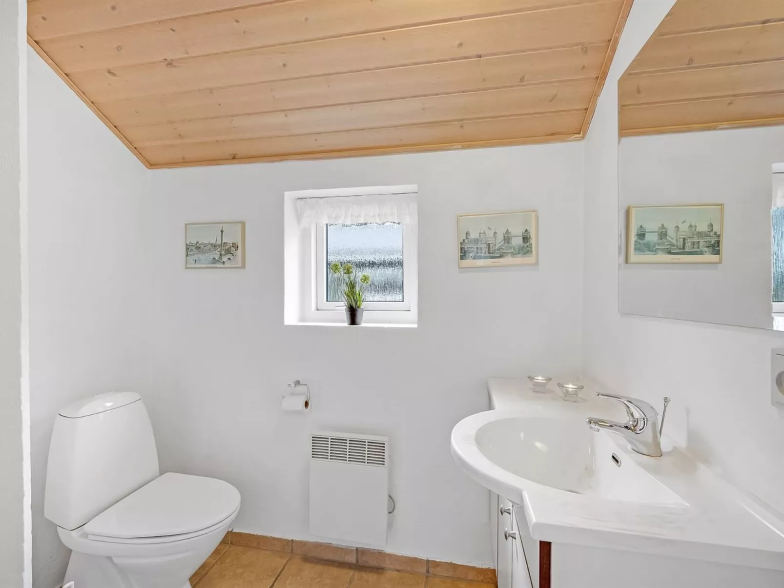 "Herminia" - 350m to the fjord-Dedans