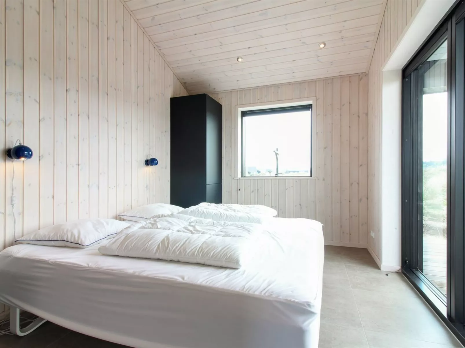 "Fannie" - 250m from the sea-Inside