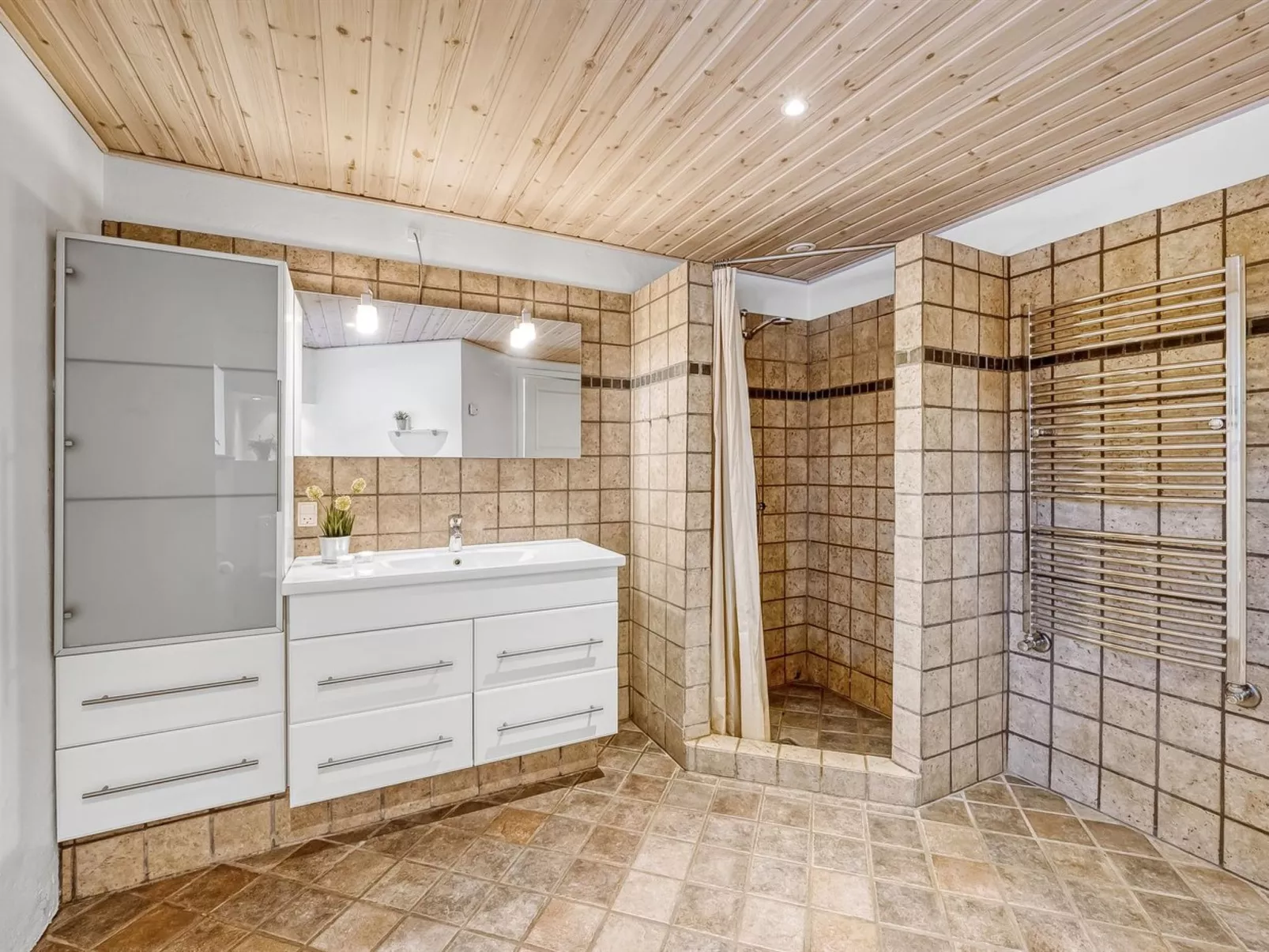 "Ginny" - 300m to the fjord-Inside