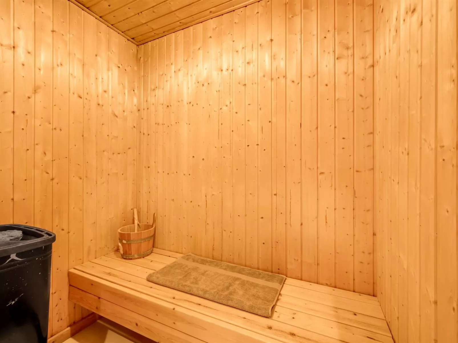 "Yuma" - 1km from the sea-Inside